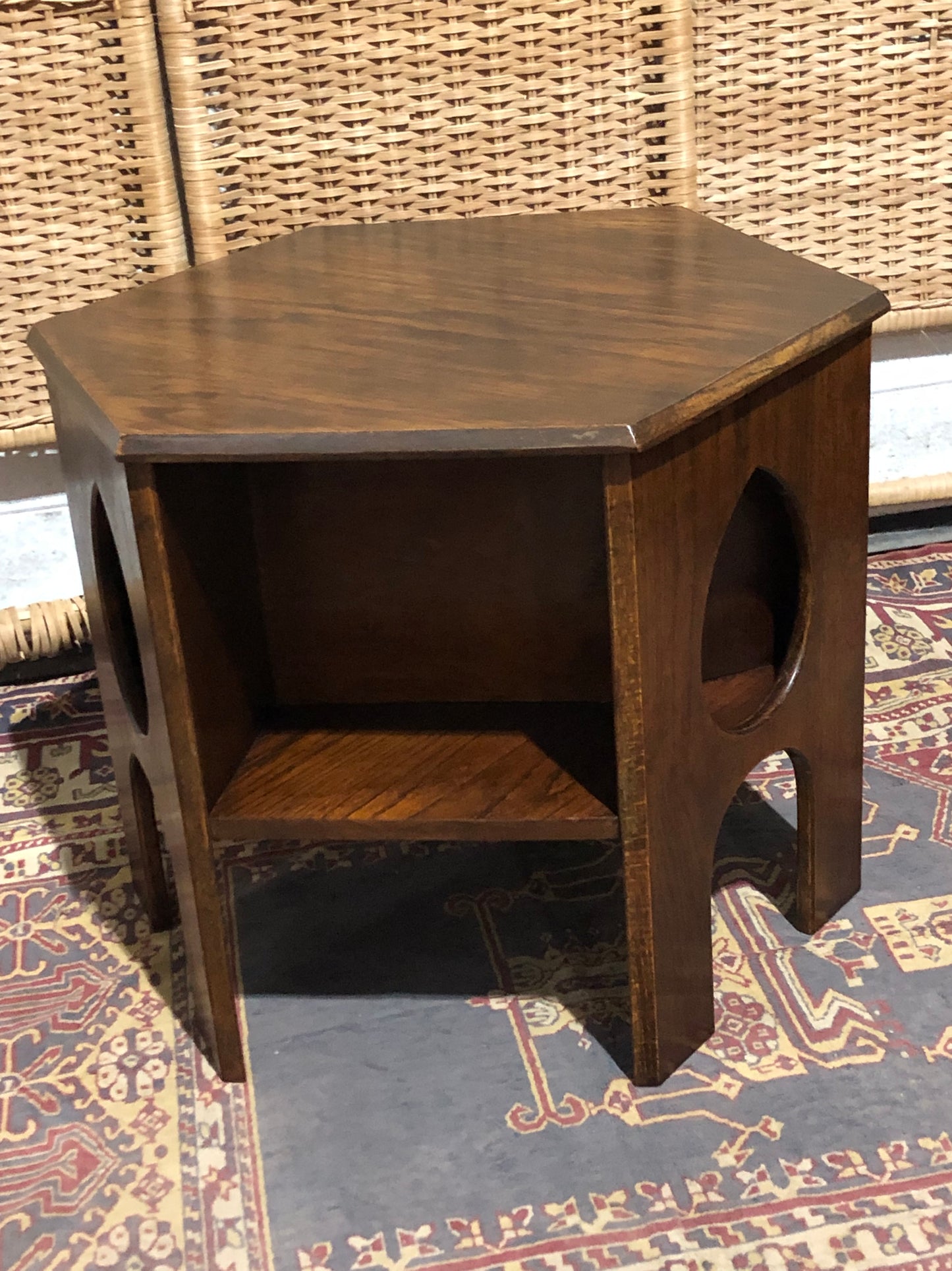 000556....Handsome Arts And Crafts Oak Coffee Table