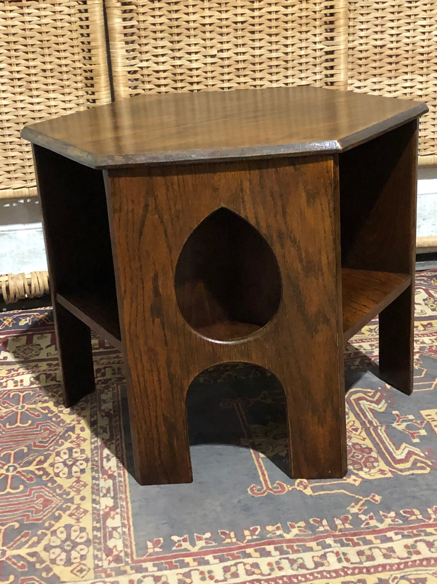 000556....Handsome Arts And Crafts Oak Coffee Table