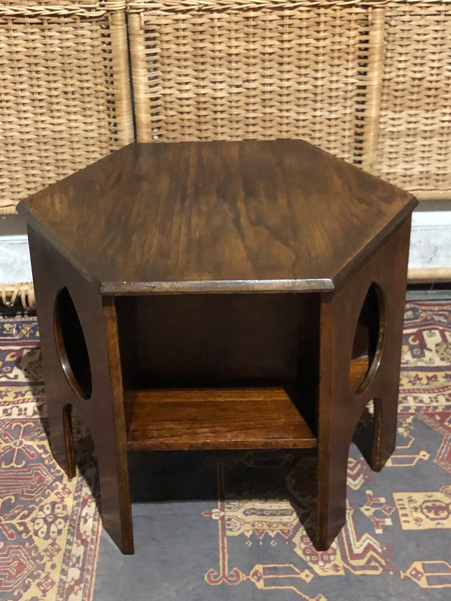 000556....Handsome Arts And Crafts Oak Coffee Table