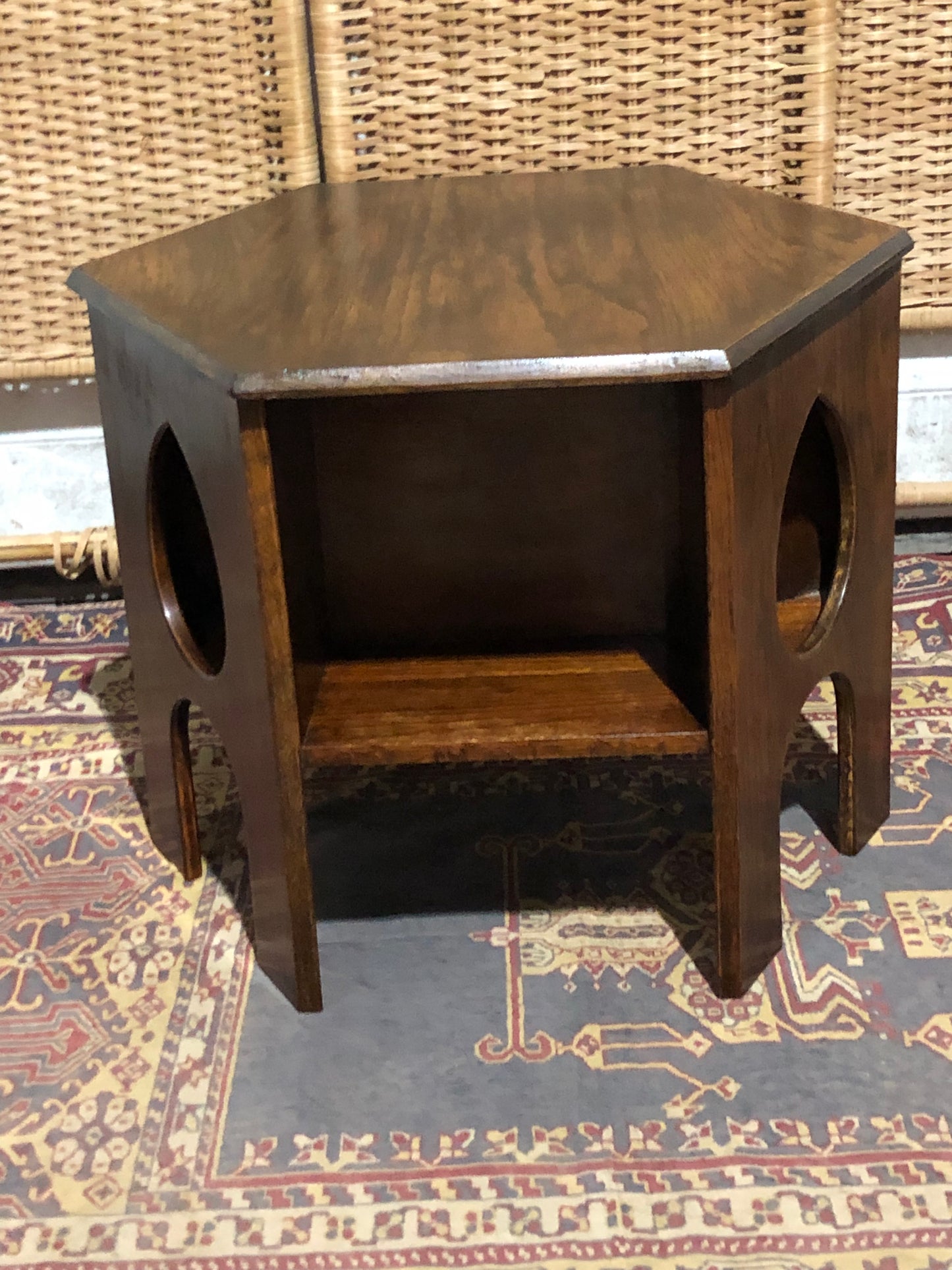 000556....Handsome Arts And Crafts Oak Coffee Table