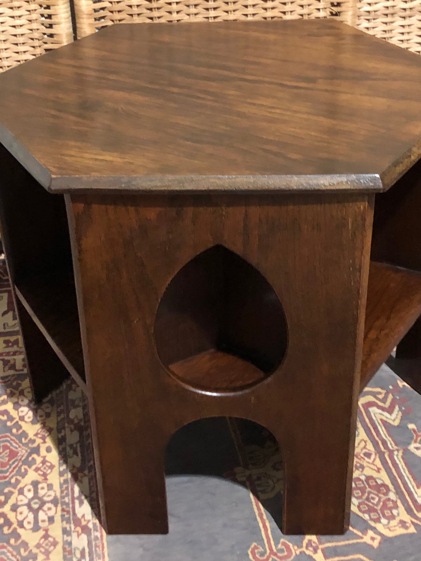 000556....Handsome Arts And Crafts Oak Coffee Table