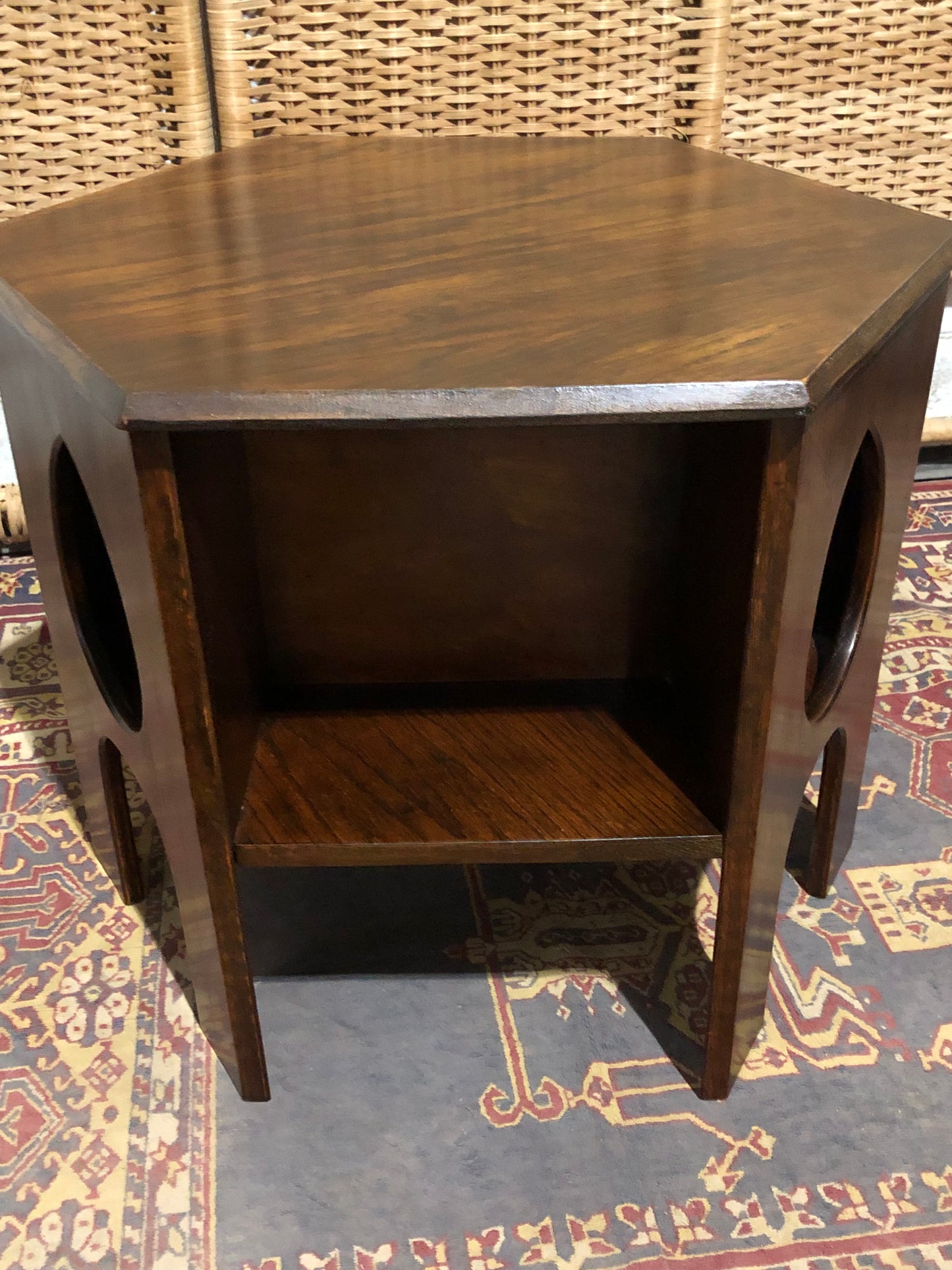 000556....Handsome Arts And Crafts Oak Coffee Table