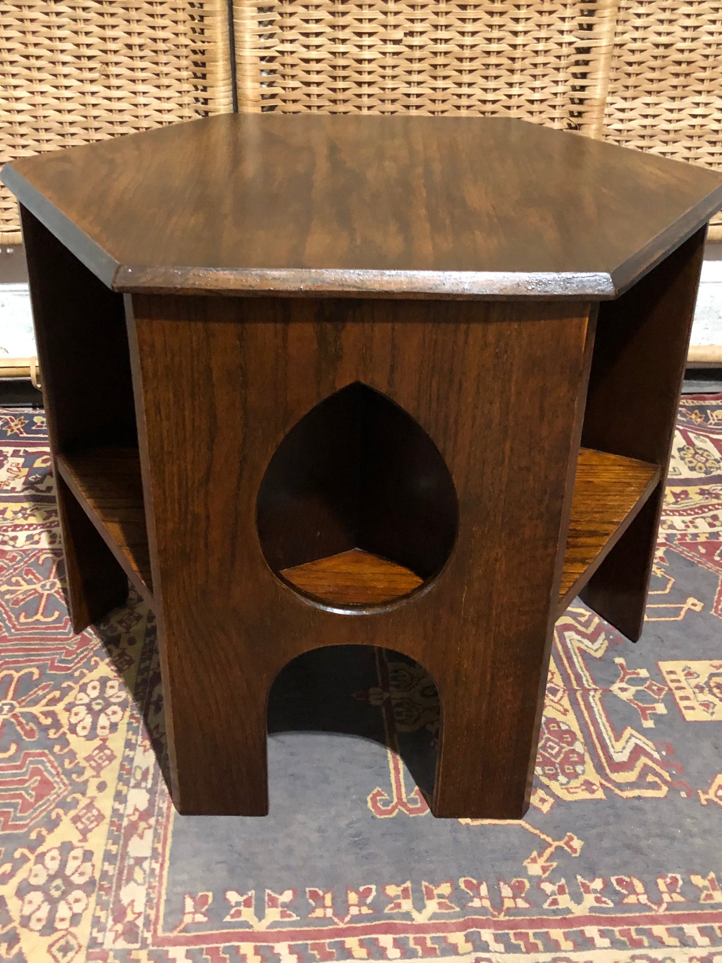 000556....Handsome Arts And Crafts Oak Coffee Table