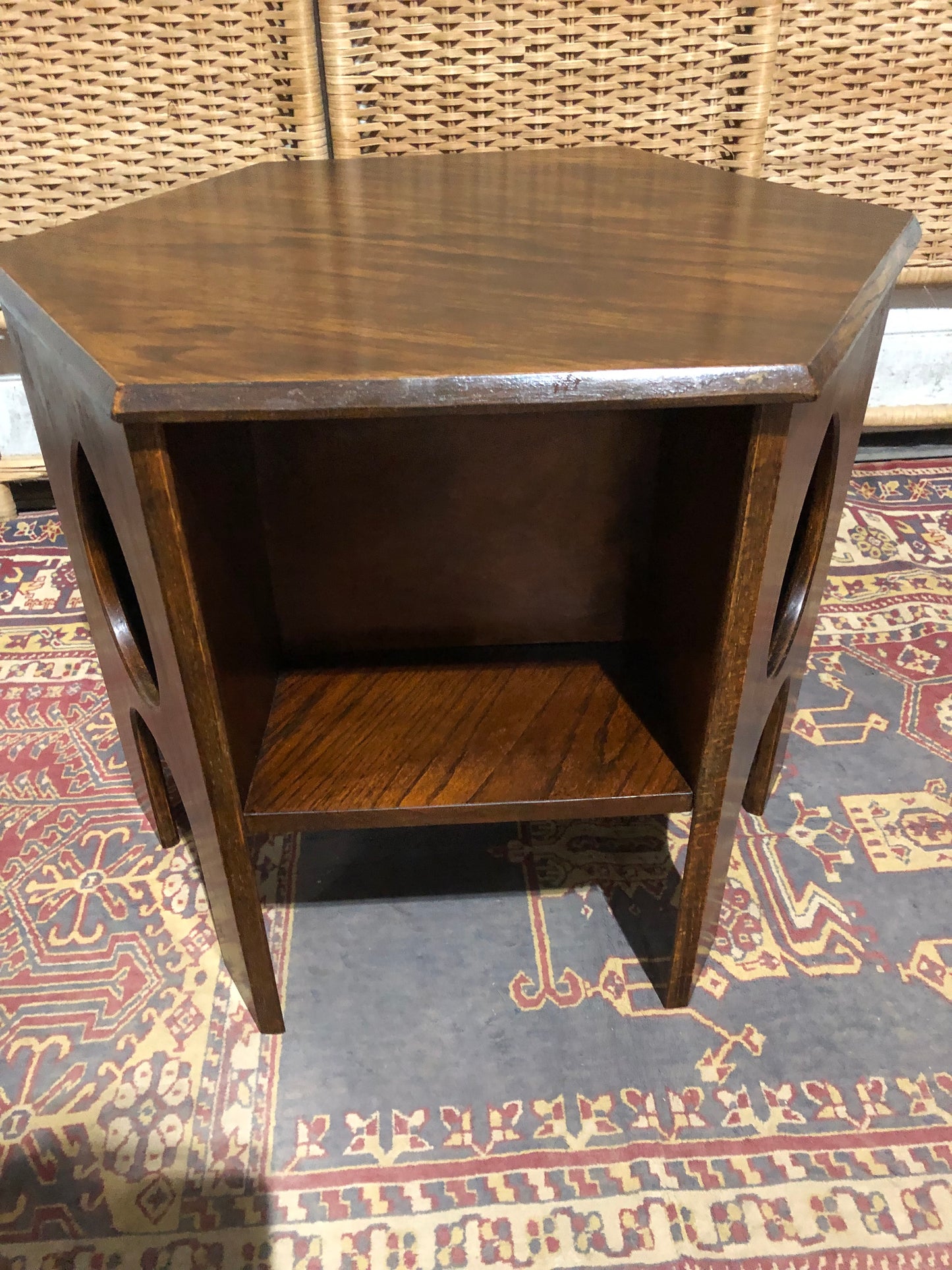 000556....Handsome Arts And Crafts Oak Coffee Table