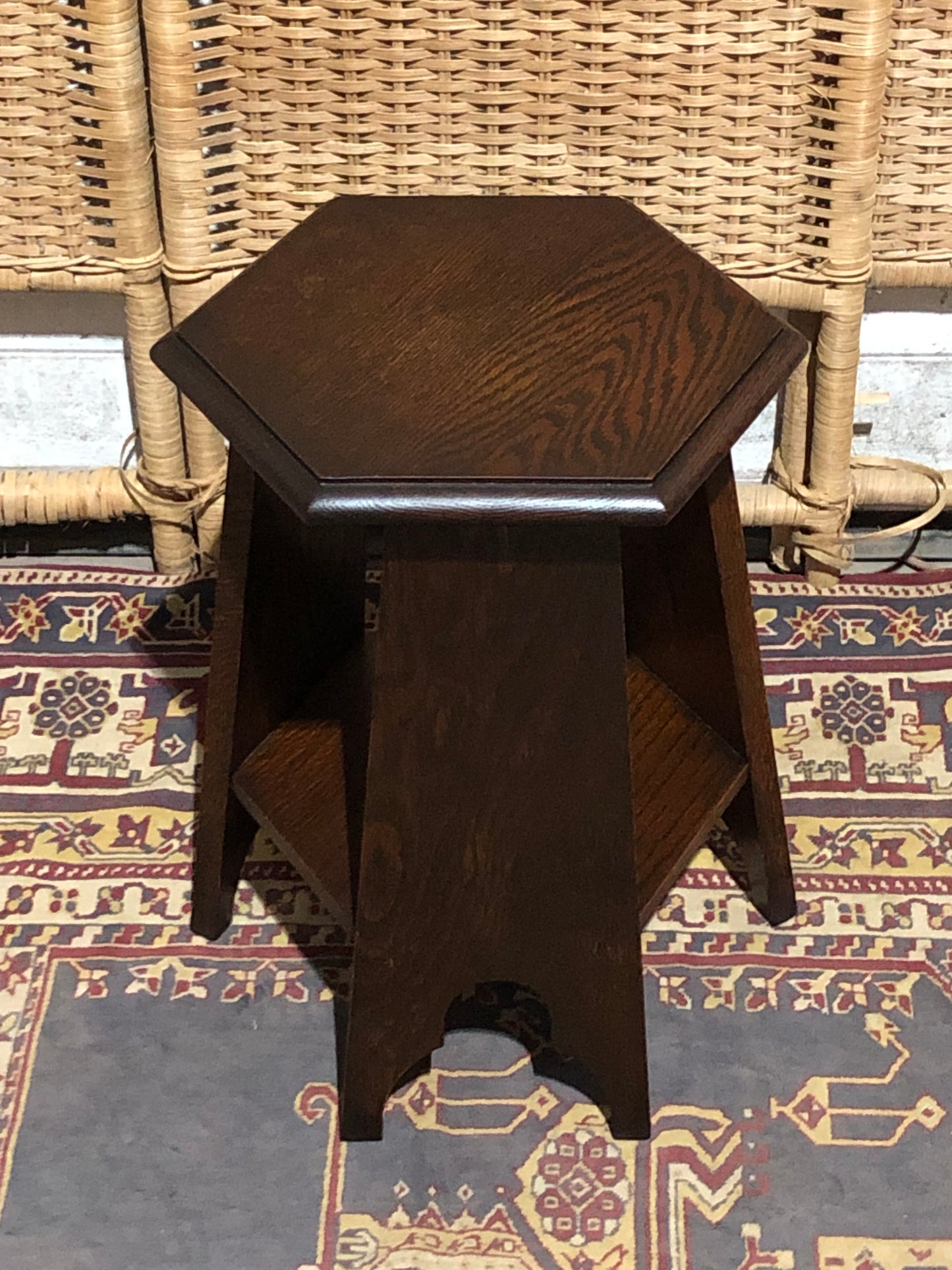 000555....Handsome Arts And Crafts Small Oak Table/Plant Stand