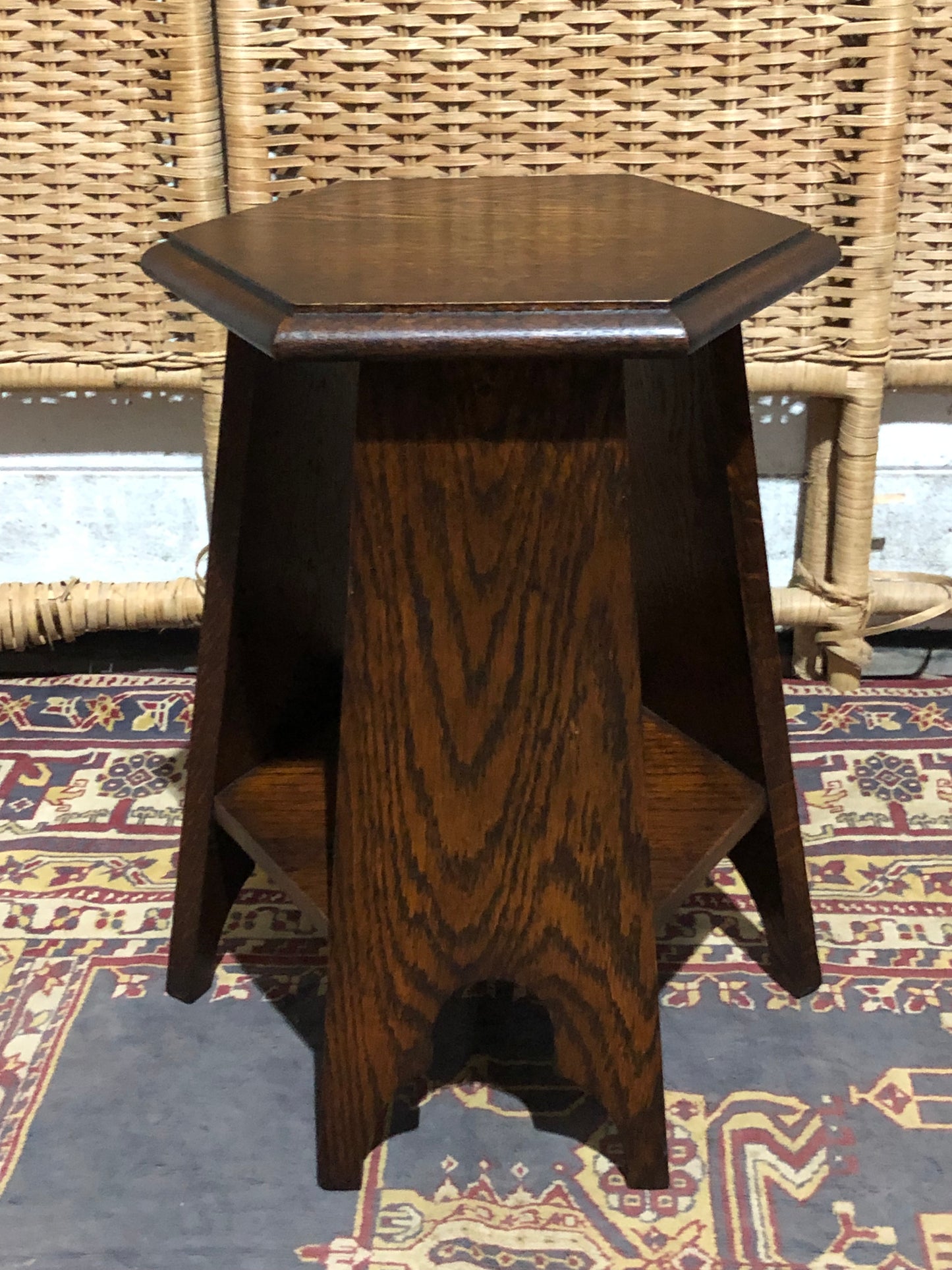 000555....Handsome Arts And Crafts Small Oak Table/Plant Stand