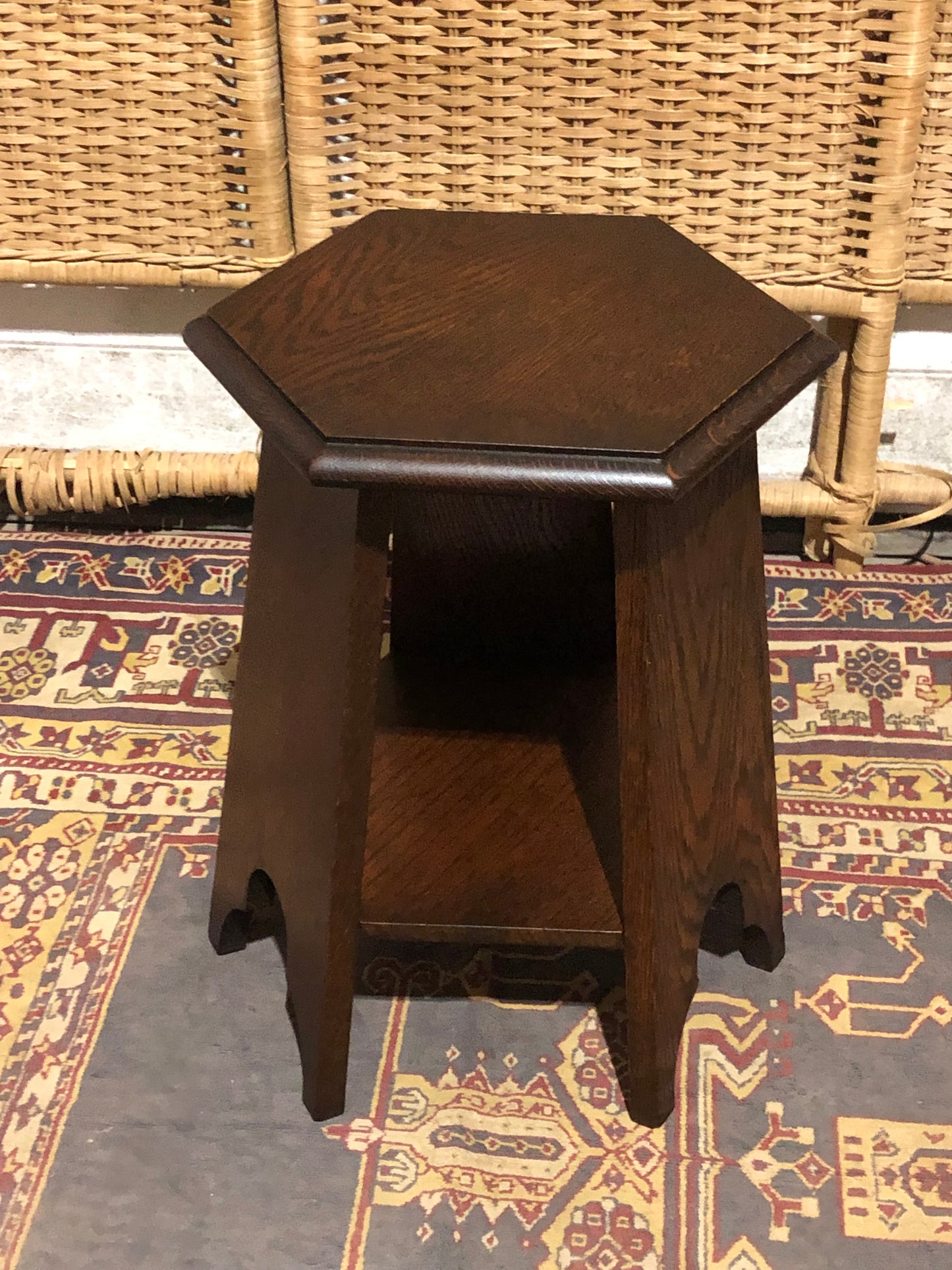 000555....Handsome Arts And Crafts Small Oak Table/Plant Stand