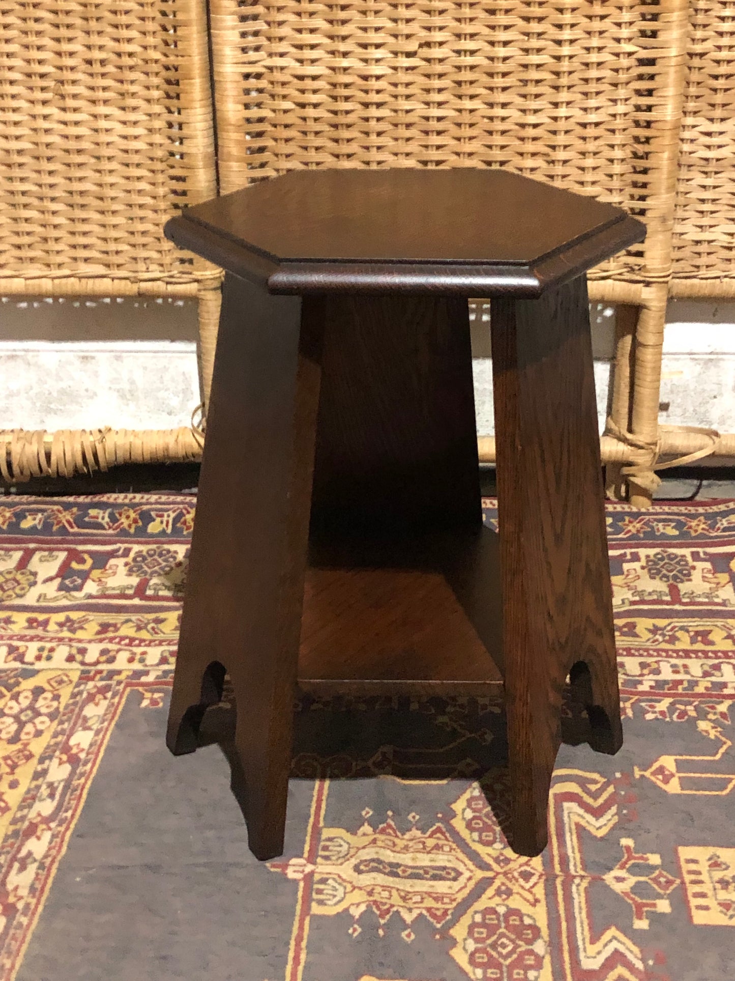 000555....Handsome Arts And Crafts Small Oak Table/Plant Stand