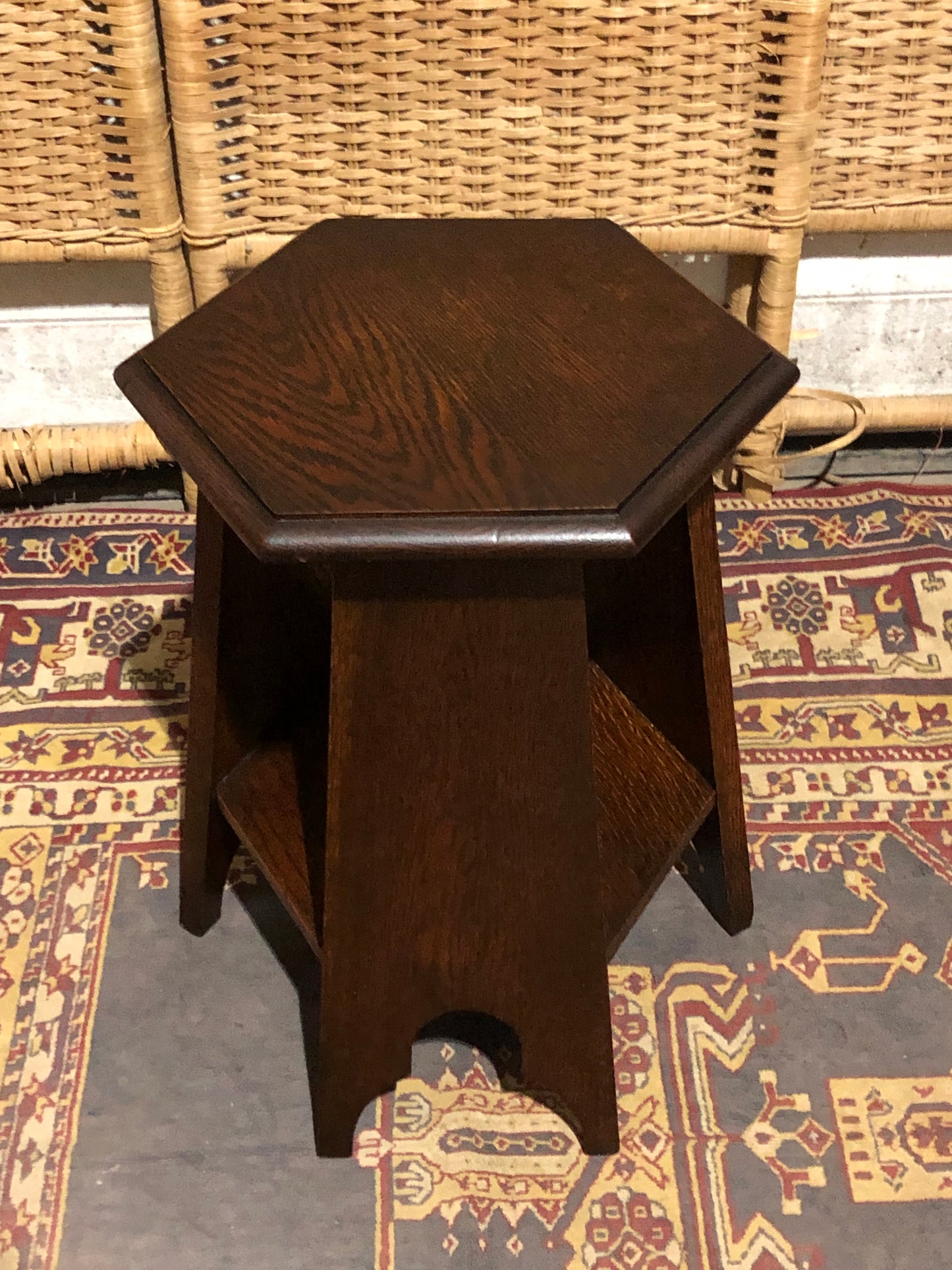 000555....Handsome Arts And Crafts Small Oak Table/Plant Stand