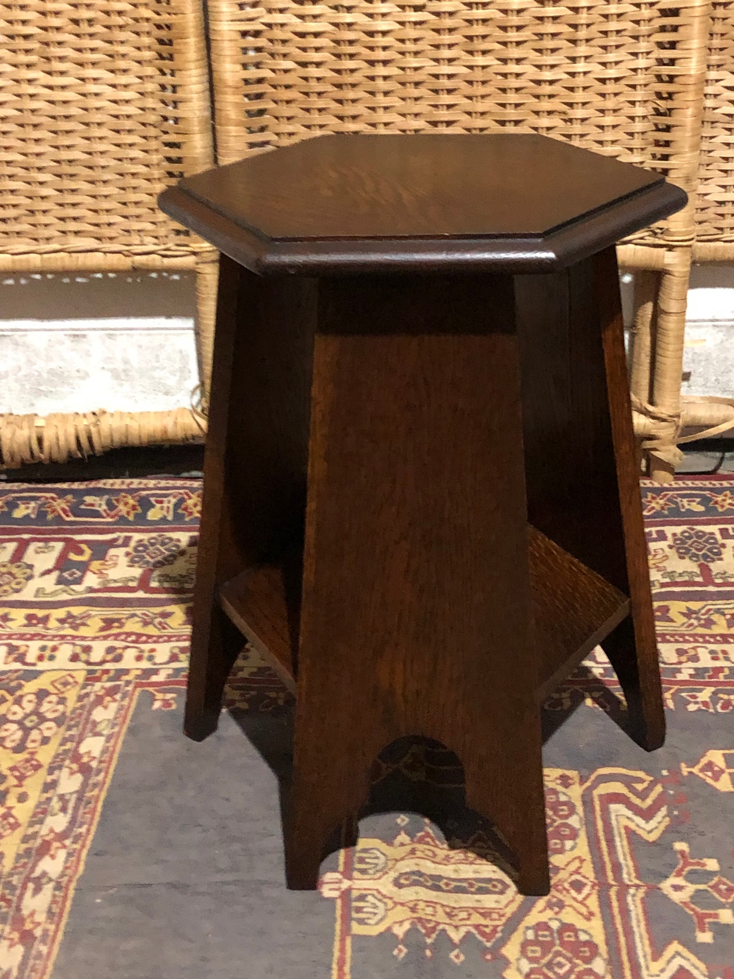 000555....Handsome Arts And Crafts Small Oak Table/Plant Stand