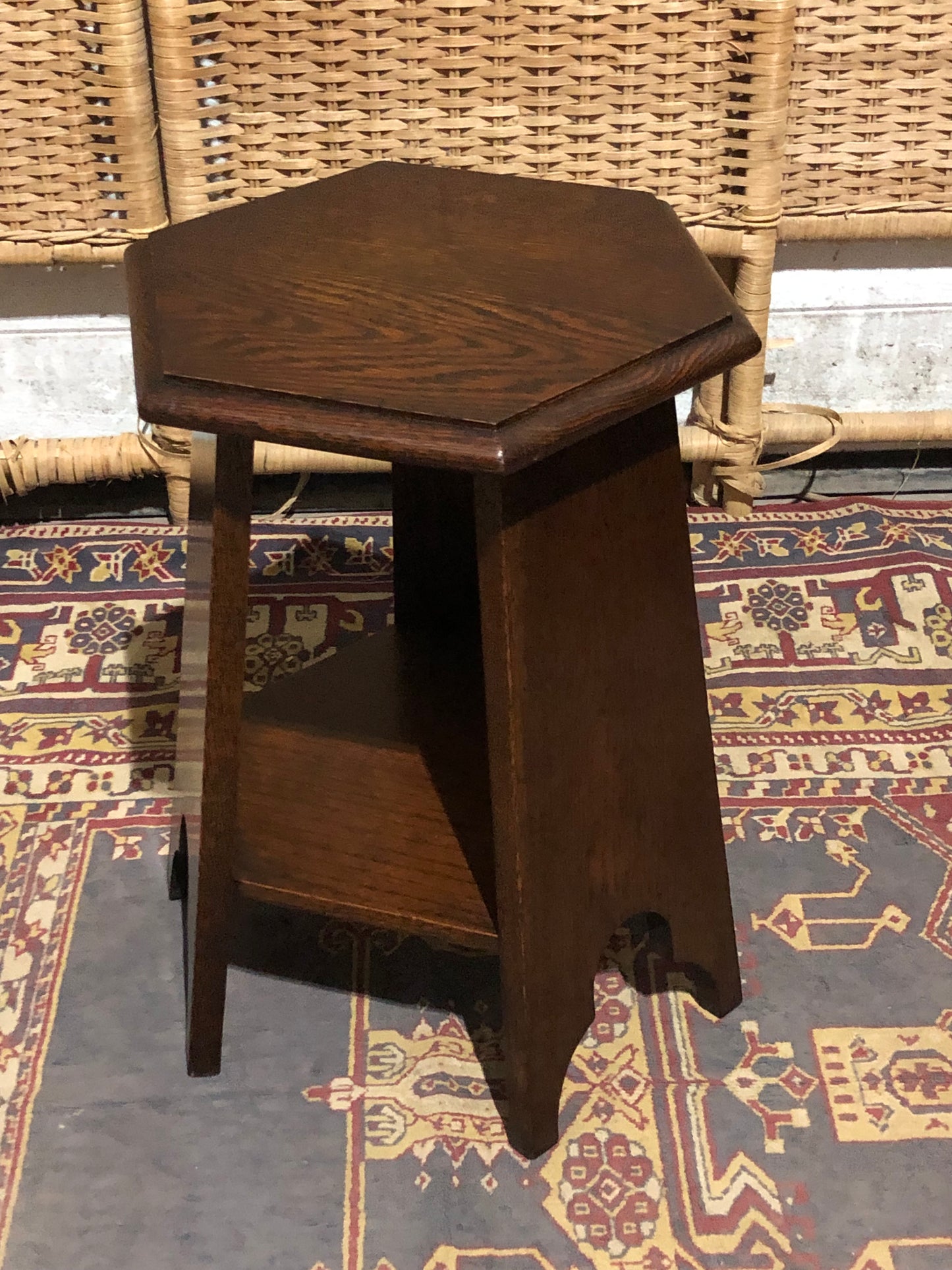 000555....Handsome Arts And Crafts Small Oak Table/Plant Stand