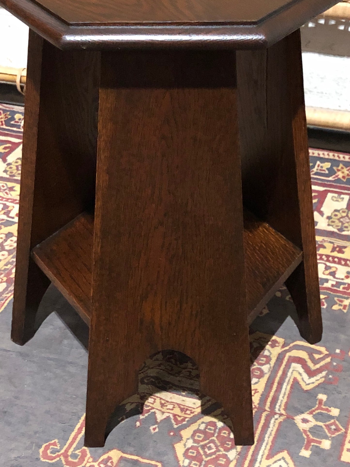 000555....Handsome Arts And Crafts Small Oak Table/Plant Stand