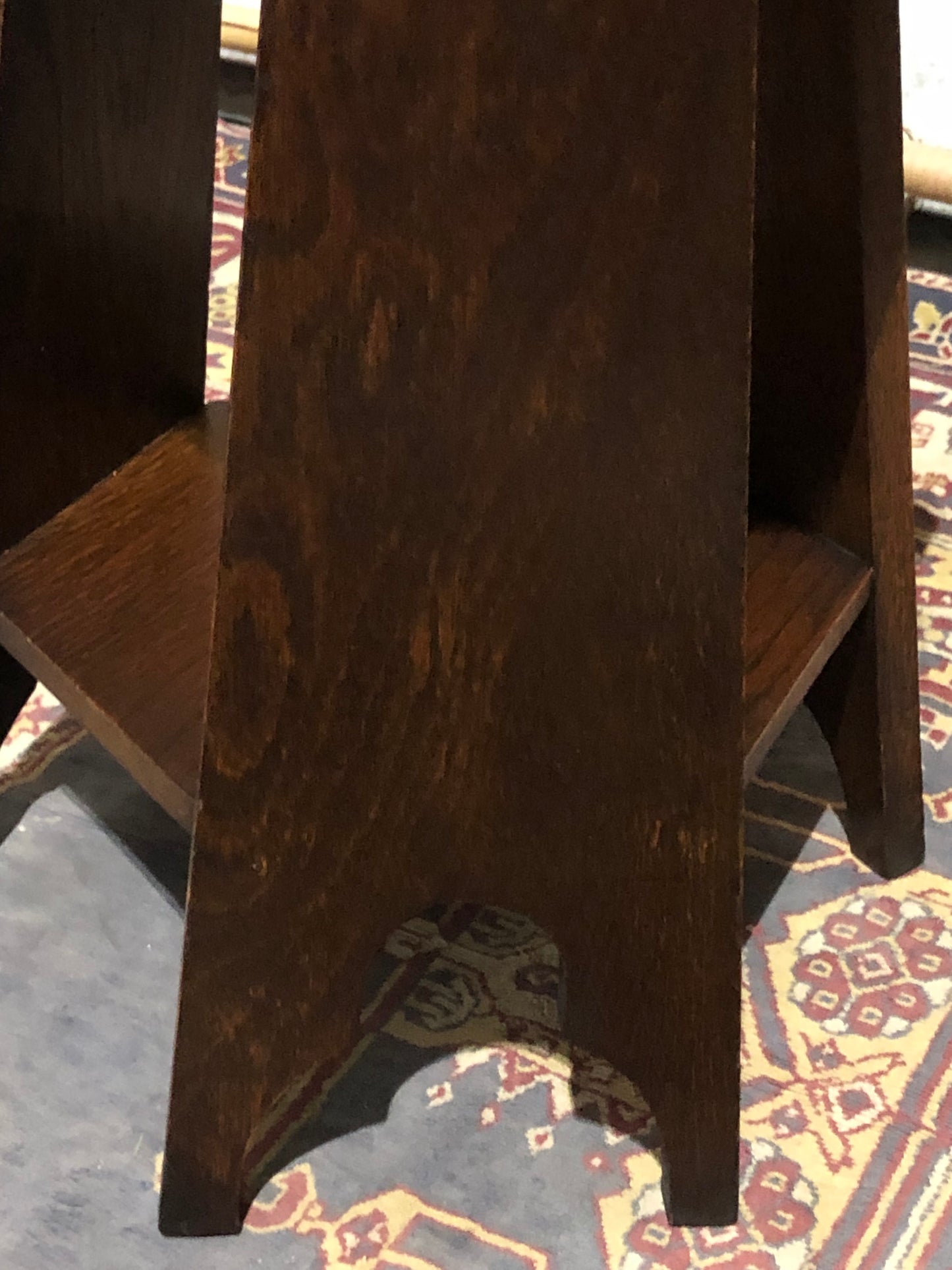 000555....Handsome Arts And Crafts Small Oak Table/Plant Stand