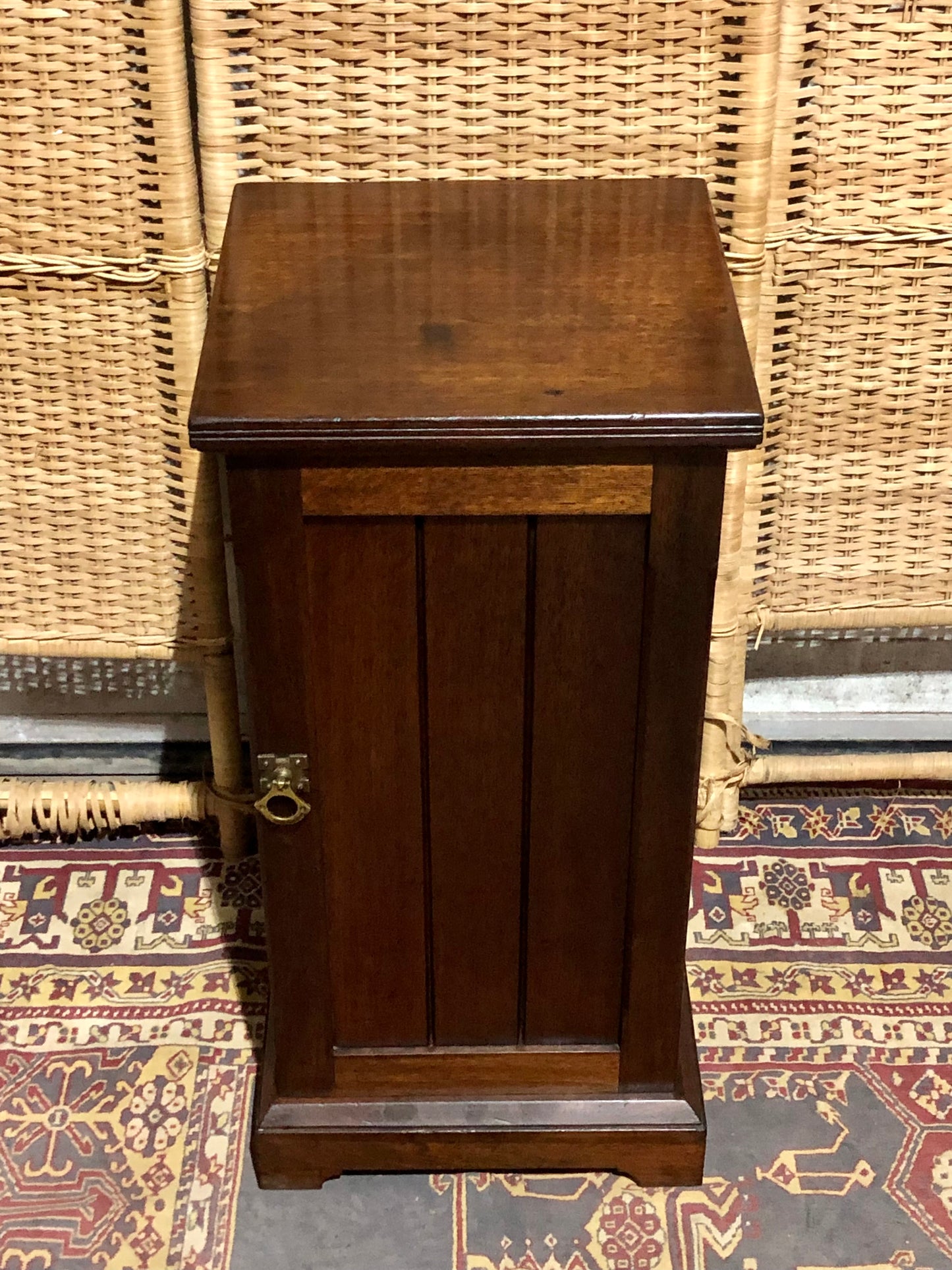 000542....Handsome Pair Of Edwardian Walnut Bedside Tables Or Nightstands ( sold )