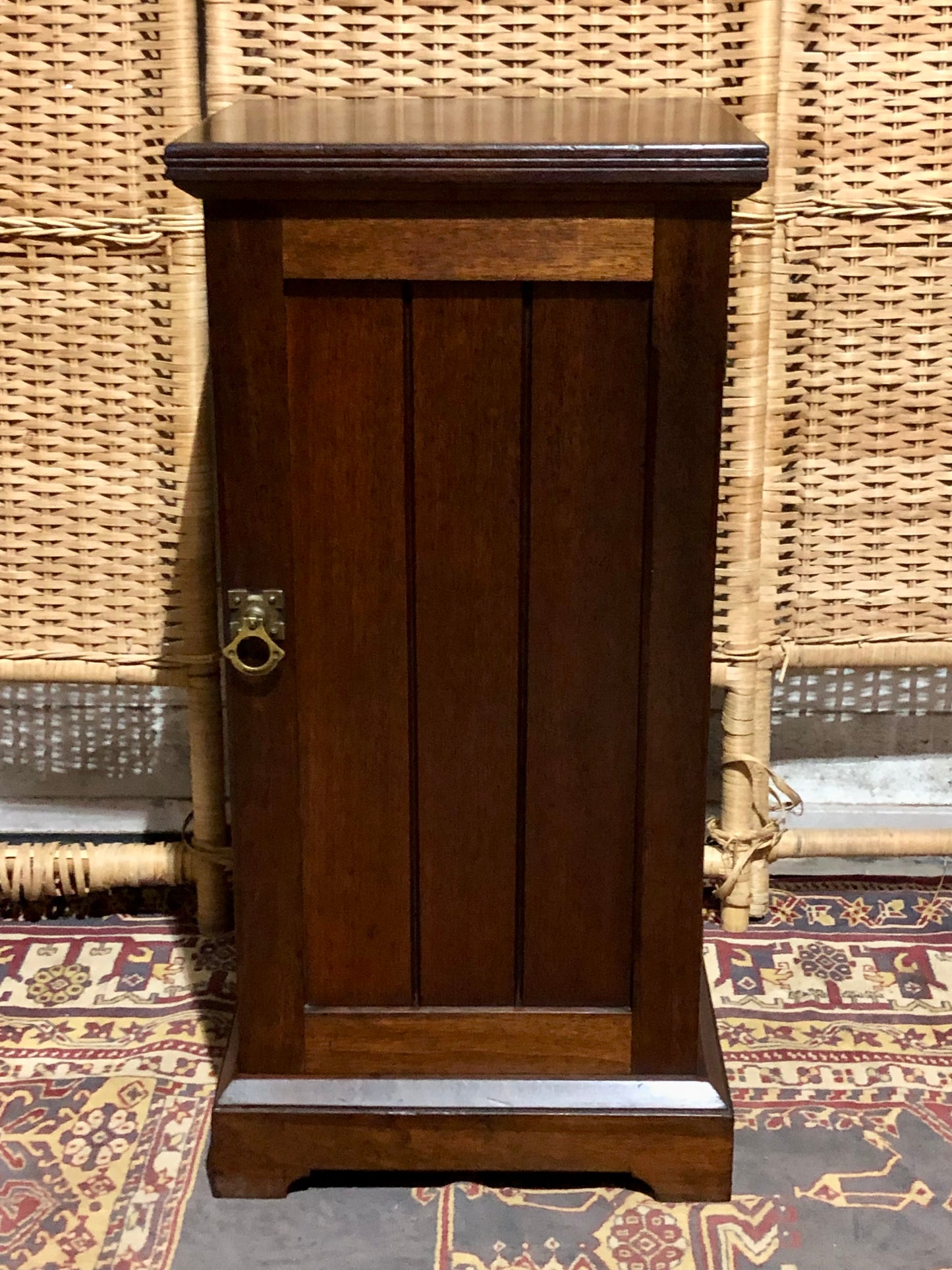000542....Handsome Pair Of Edwardian Walnut Bedside Tables Or Nightstands ( sold )