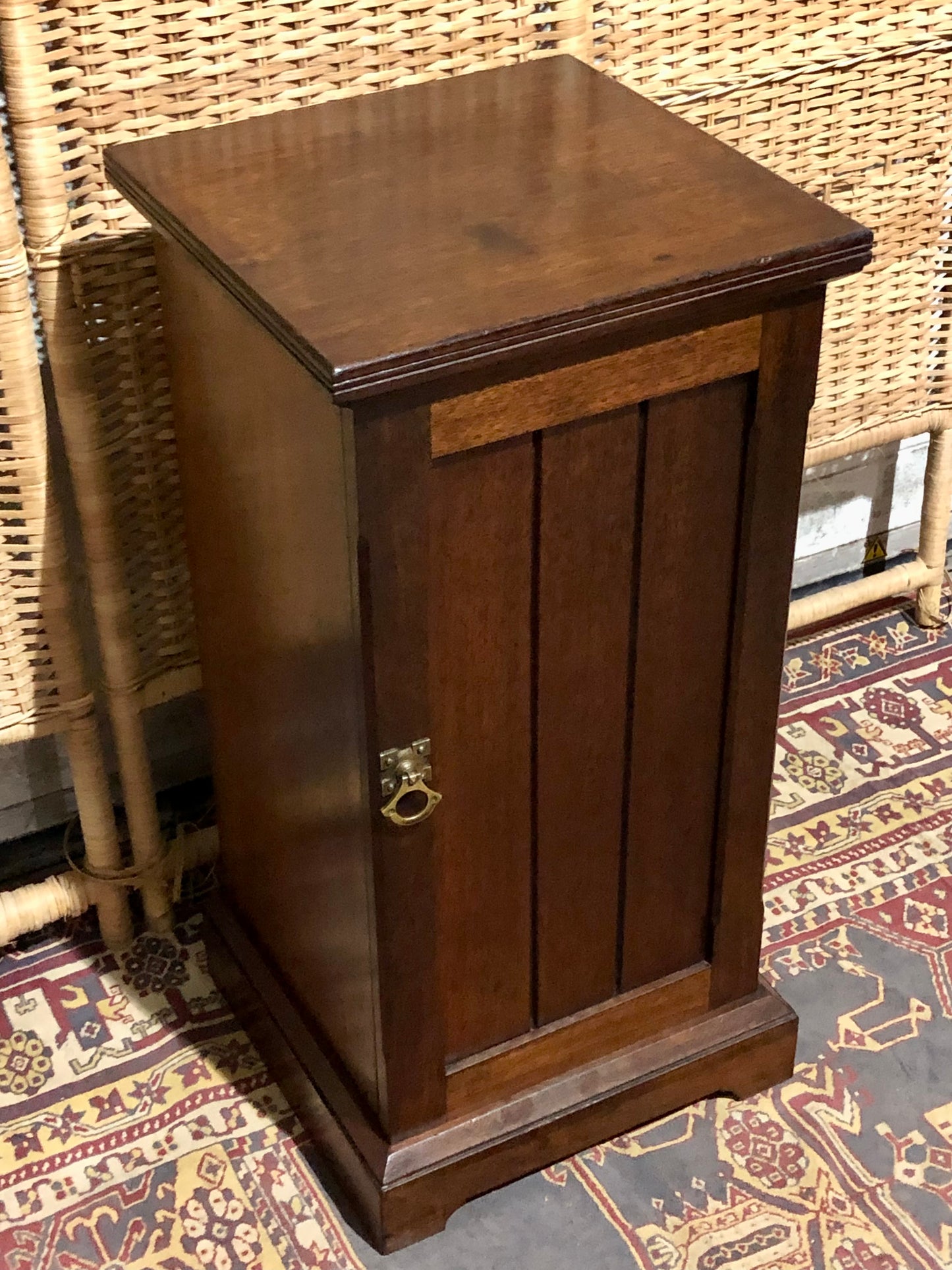 000542....Handsome Pair Of Edwardian Walnut Bedside Tables Or Nightstands ( sold )