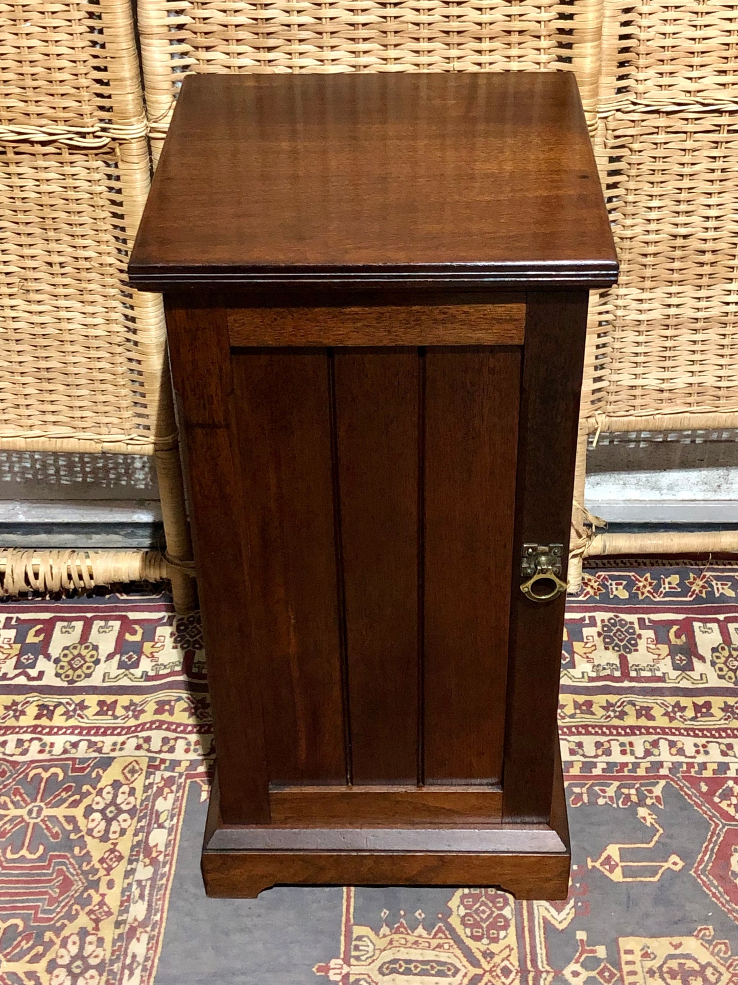 000542....Handsome Pair Of Edwardian Walnut Bedside Tables Or Nightstands ( sold )
