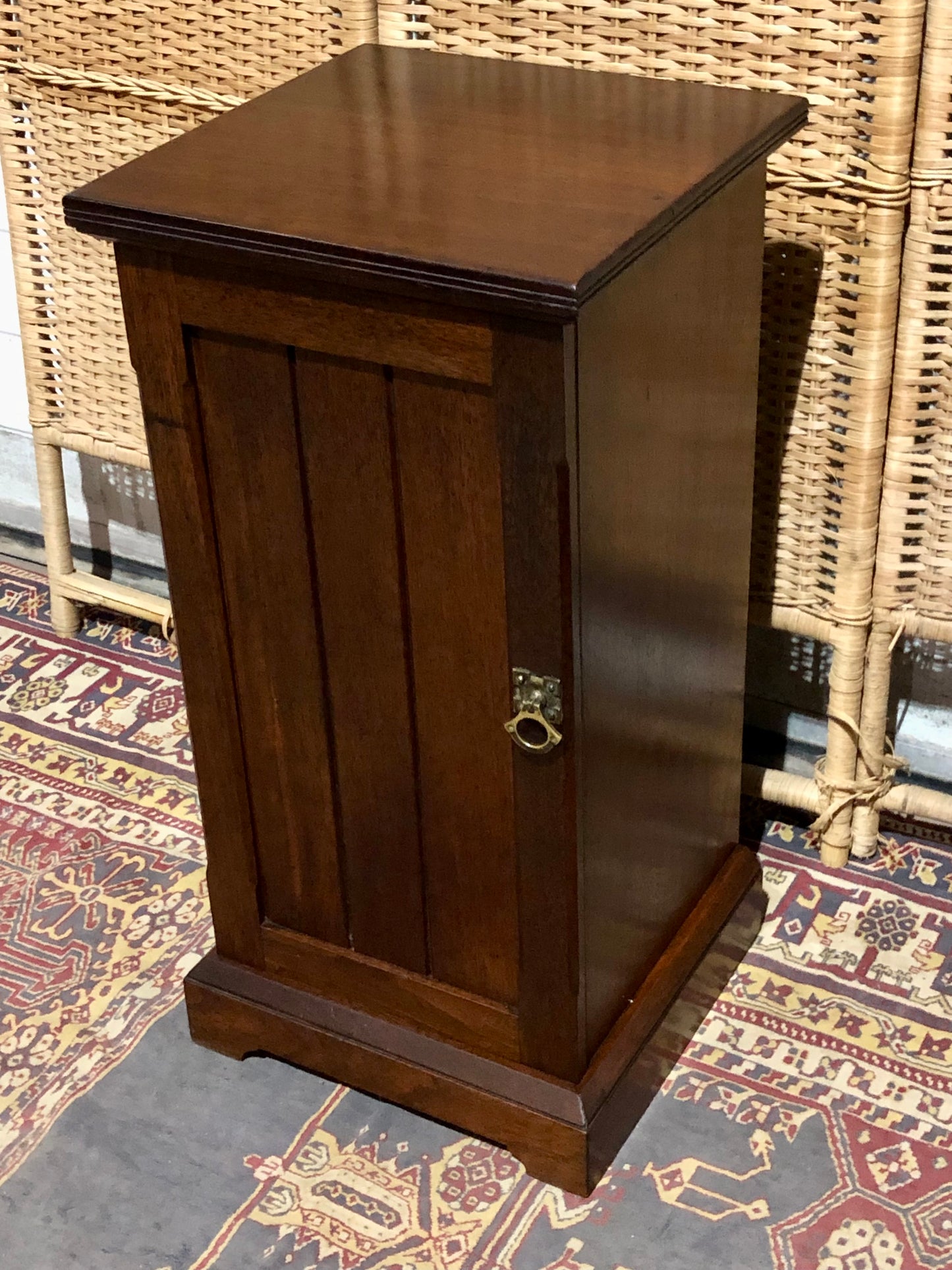000542....Handsome Pair Of Edwardian Walnut Bedside Tables Or Nightstands ( sold )