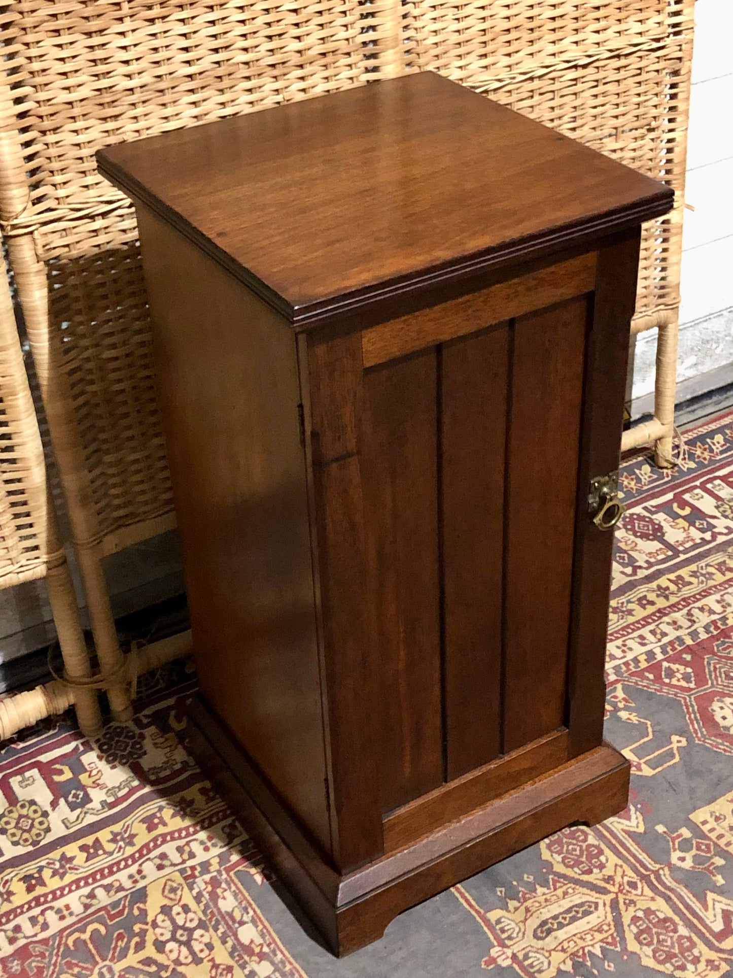 000542....Handsome Pair Of Edwardian Walnut Bedside Tables Or Nightstands ( sold )