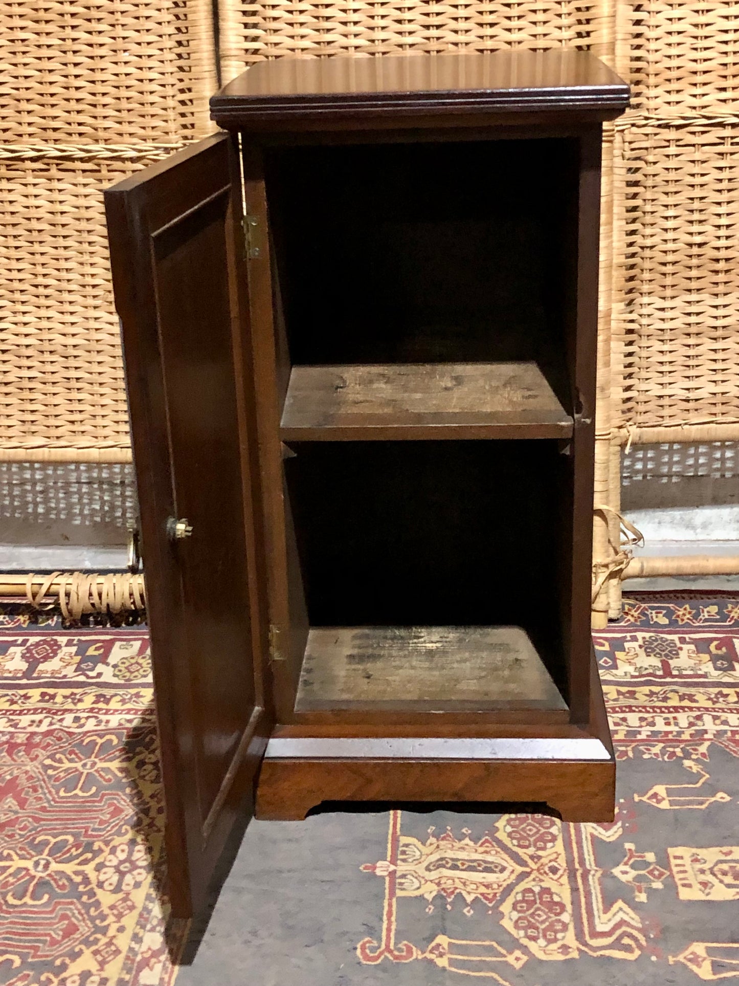 000542....Handsome Pair Of Edwardian Walnut Bedside Tables Or Nightstands ( sold )