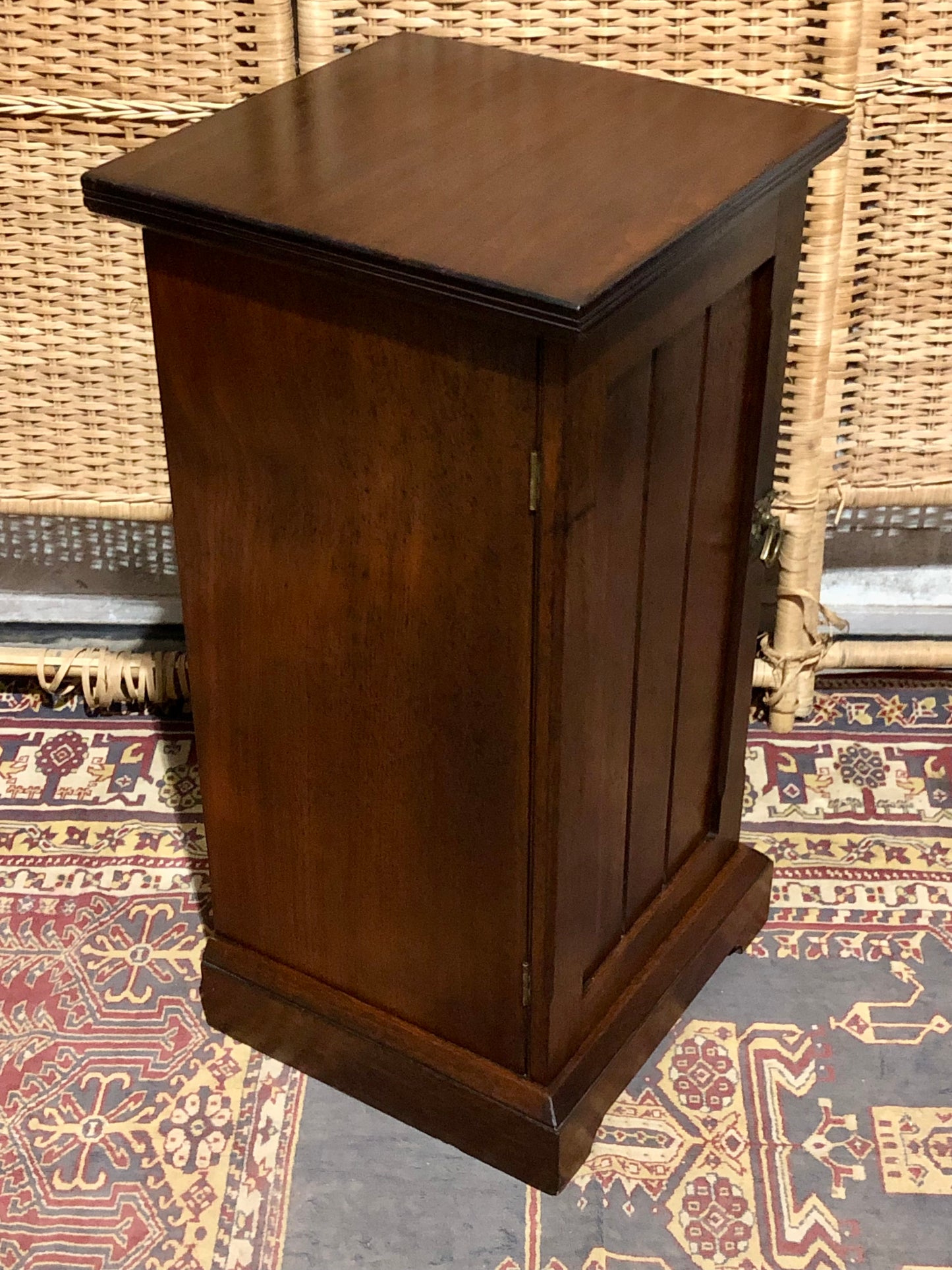 000542....Handsome Pair Of Edwardian Walnut Bedside Tables Or Nightstands ( sold )