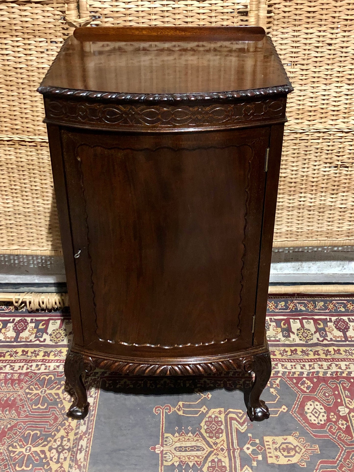 000541....Handsome Edwardian Mahogany Side Or Drinks Cabinet