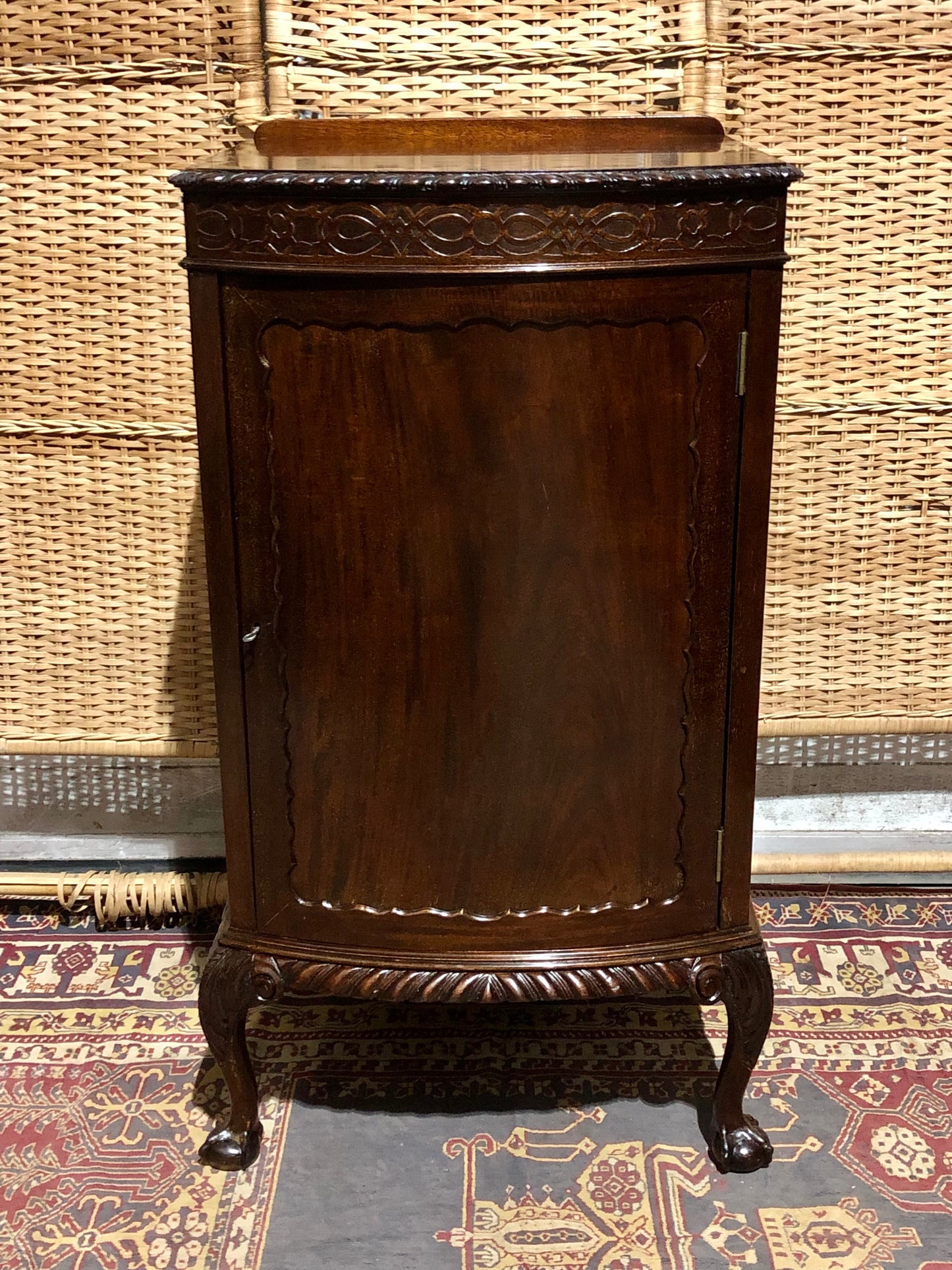 000541....Handsome Edwardian Mahogany Side Or Drinks Cabinet