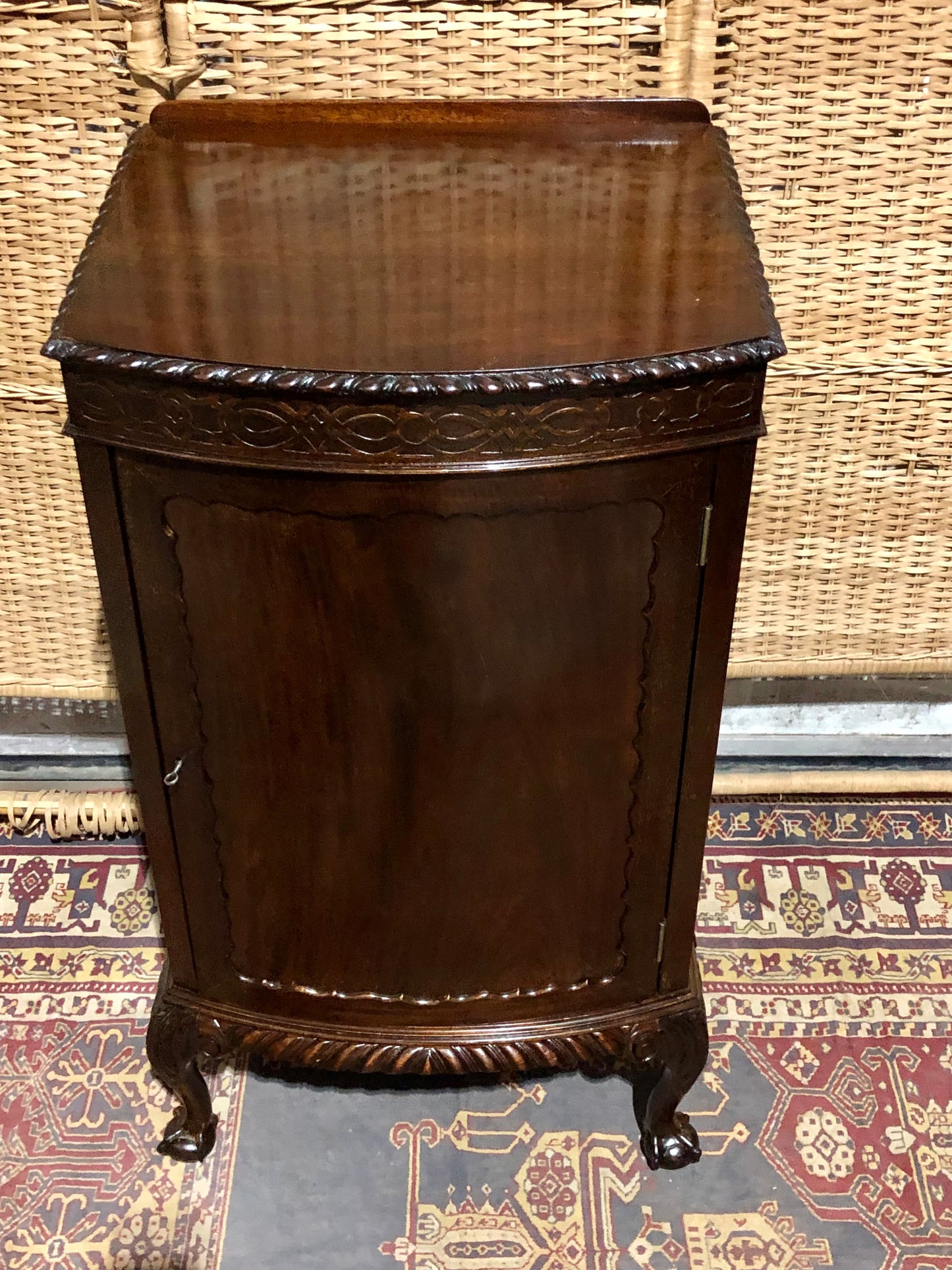 000541....Handsome Edwardian Mahogany Side Or Drinks Cabinet