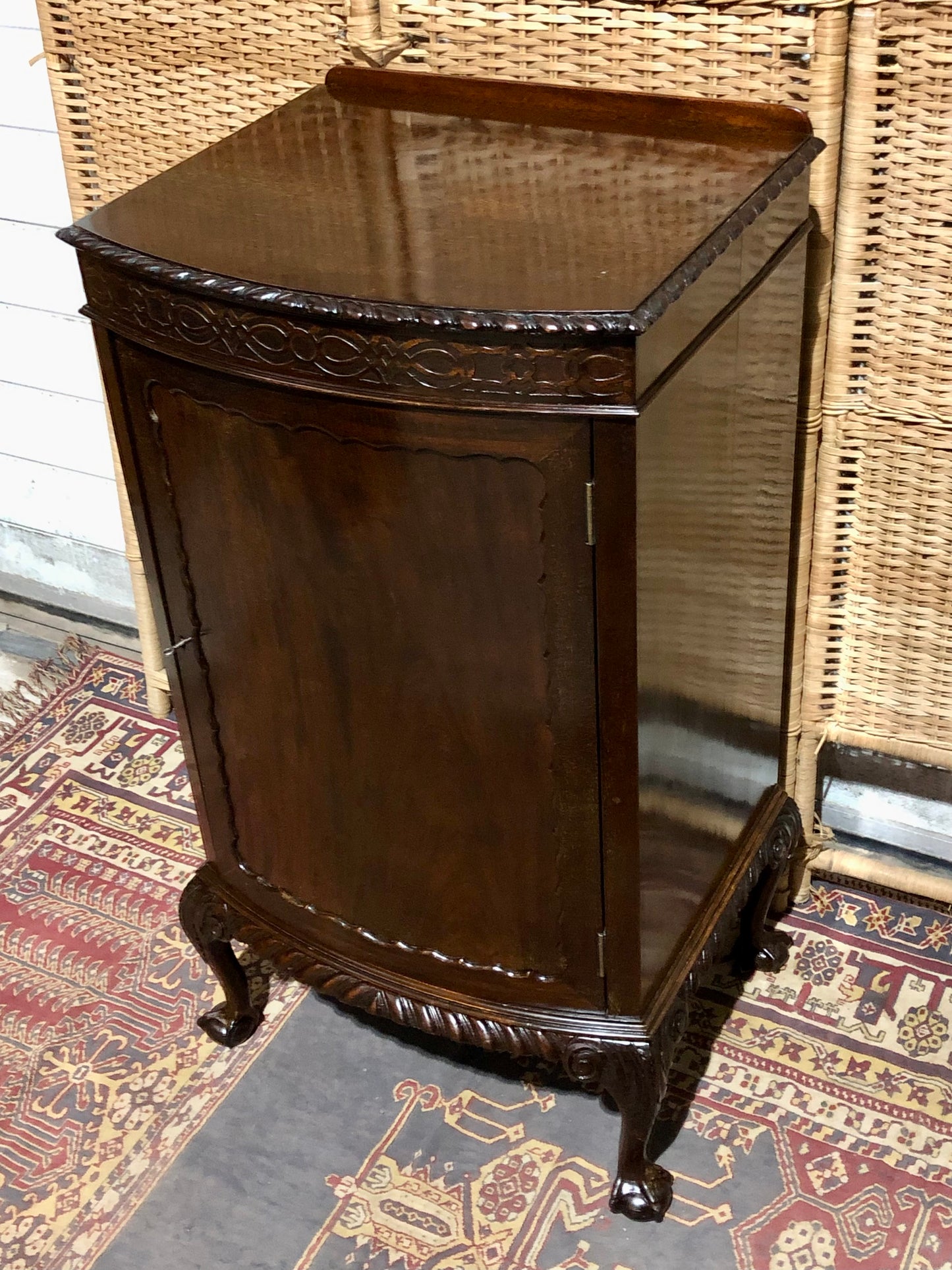 000541....Handsome Edwardian Mahogany Side Or Drinks Cabinet