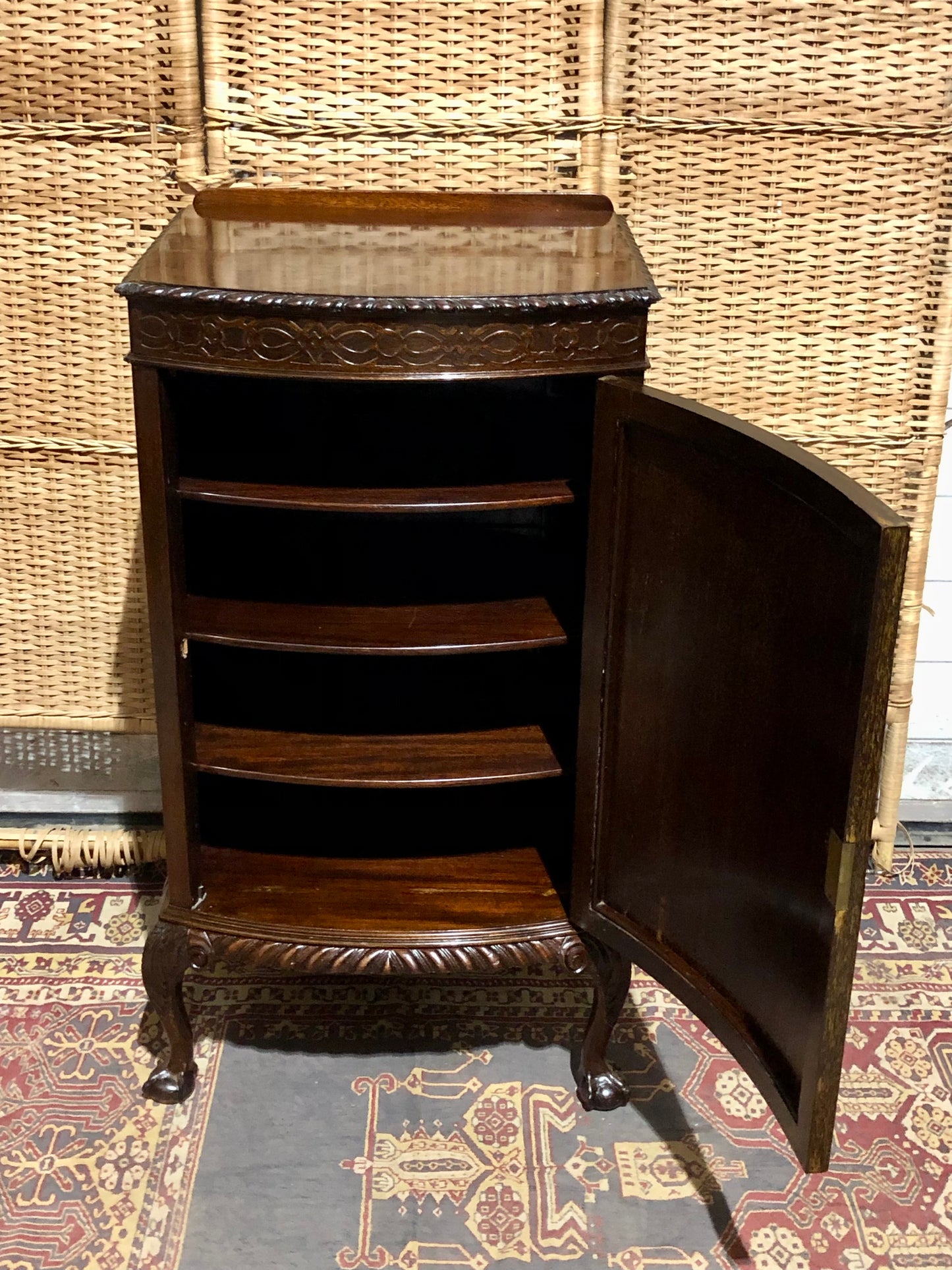 000541....Handsome Edwardian Mahogany Side Or Drinks Cabinet