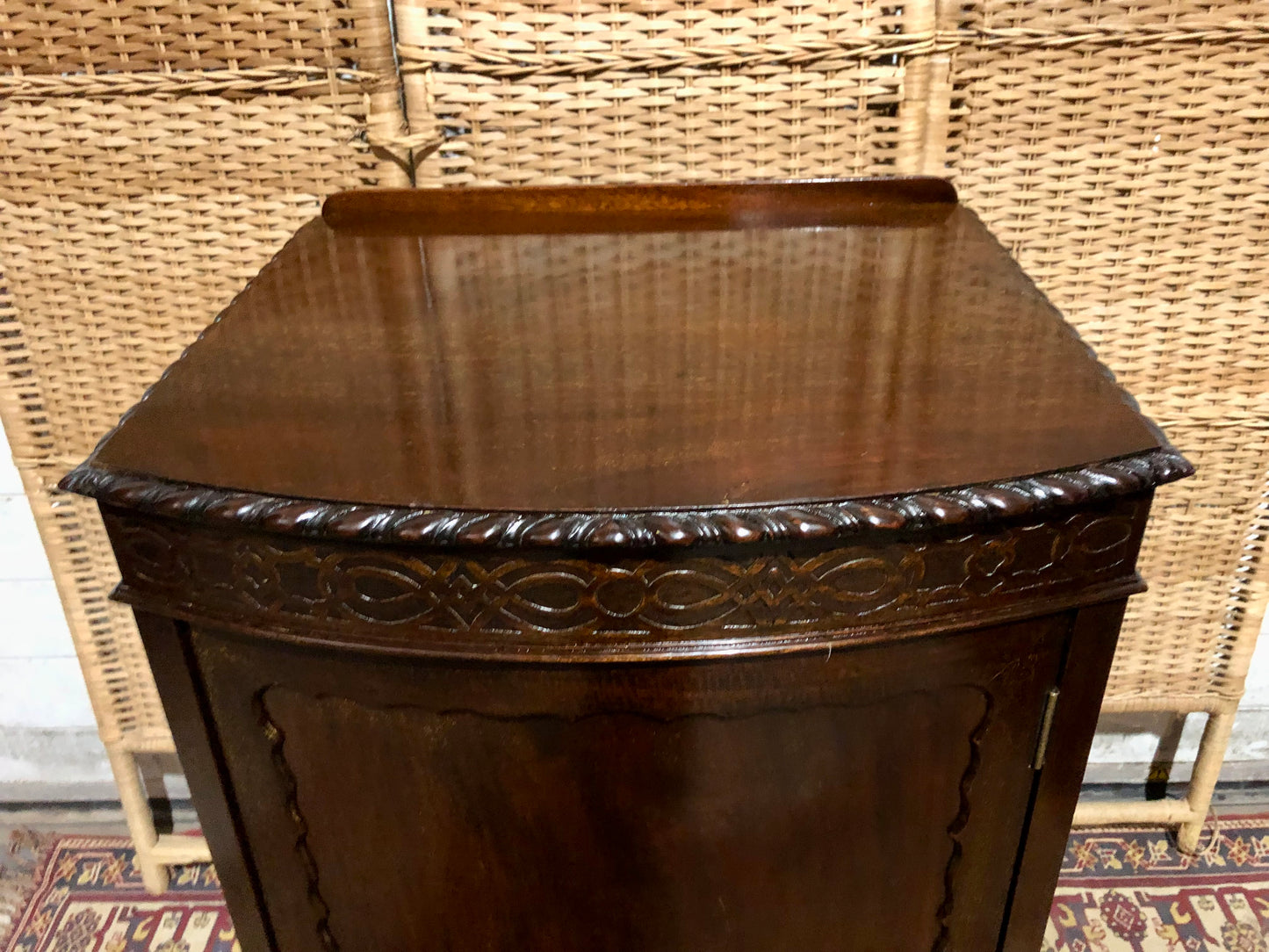 000541....Handsome Edwardian Mahogany Side Or Drinks Cabinet