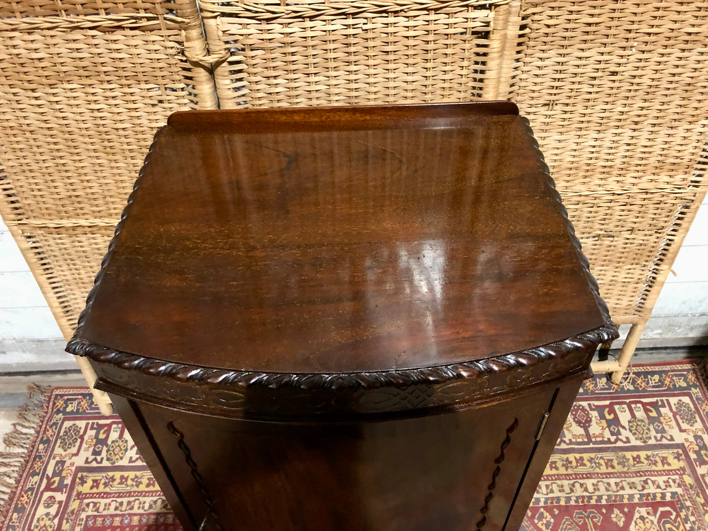 000541....Handsome Edwardian Mahogany Side Or Drinks Cabinet