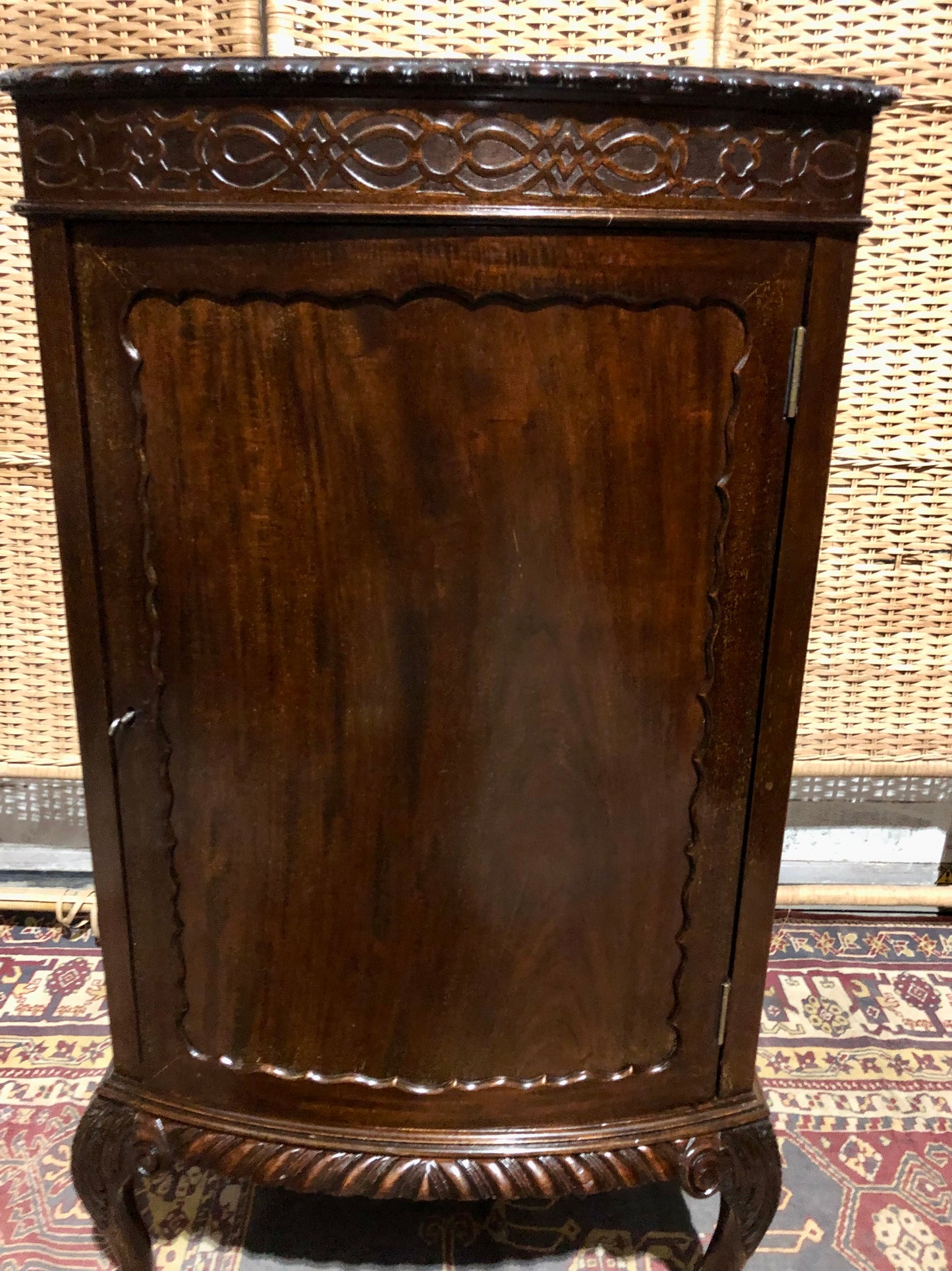 000541....Handsome Edwardian Mahogany Side Or Drinks Cabinet
