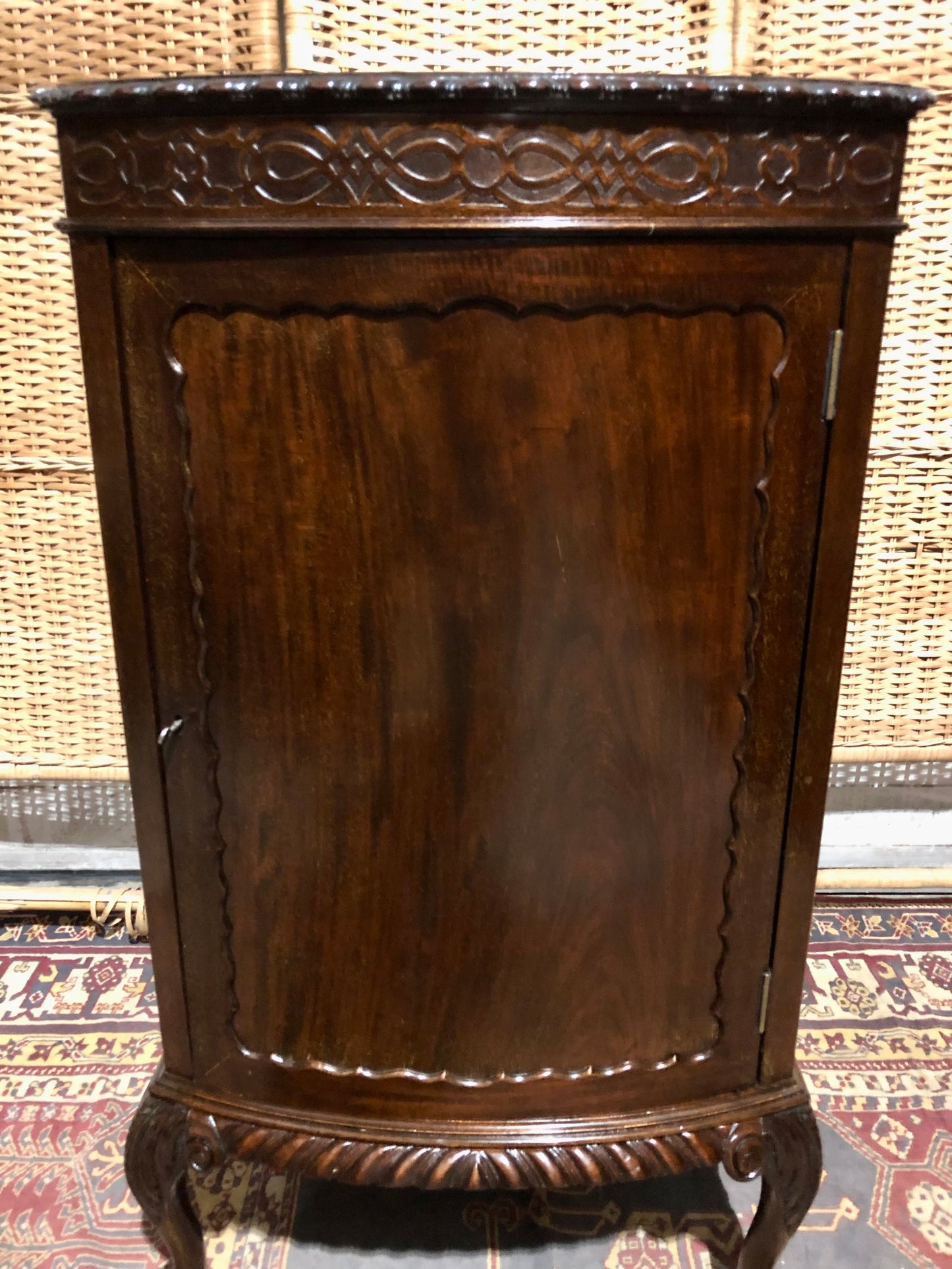 000541....Handsome Edwardian Mahogany Side Or Drinks Cabinet
