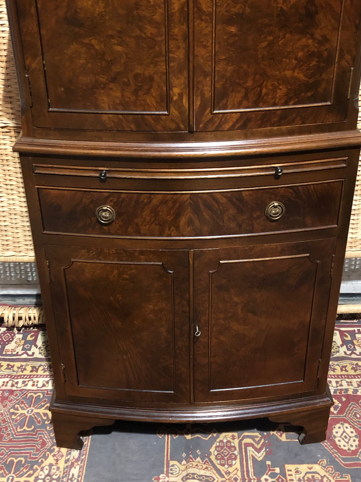 000538....Handsome Vintage Drinks Cabinet