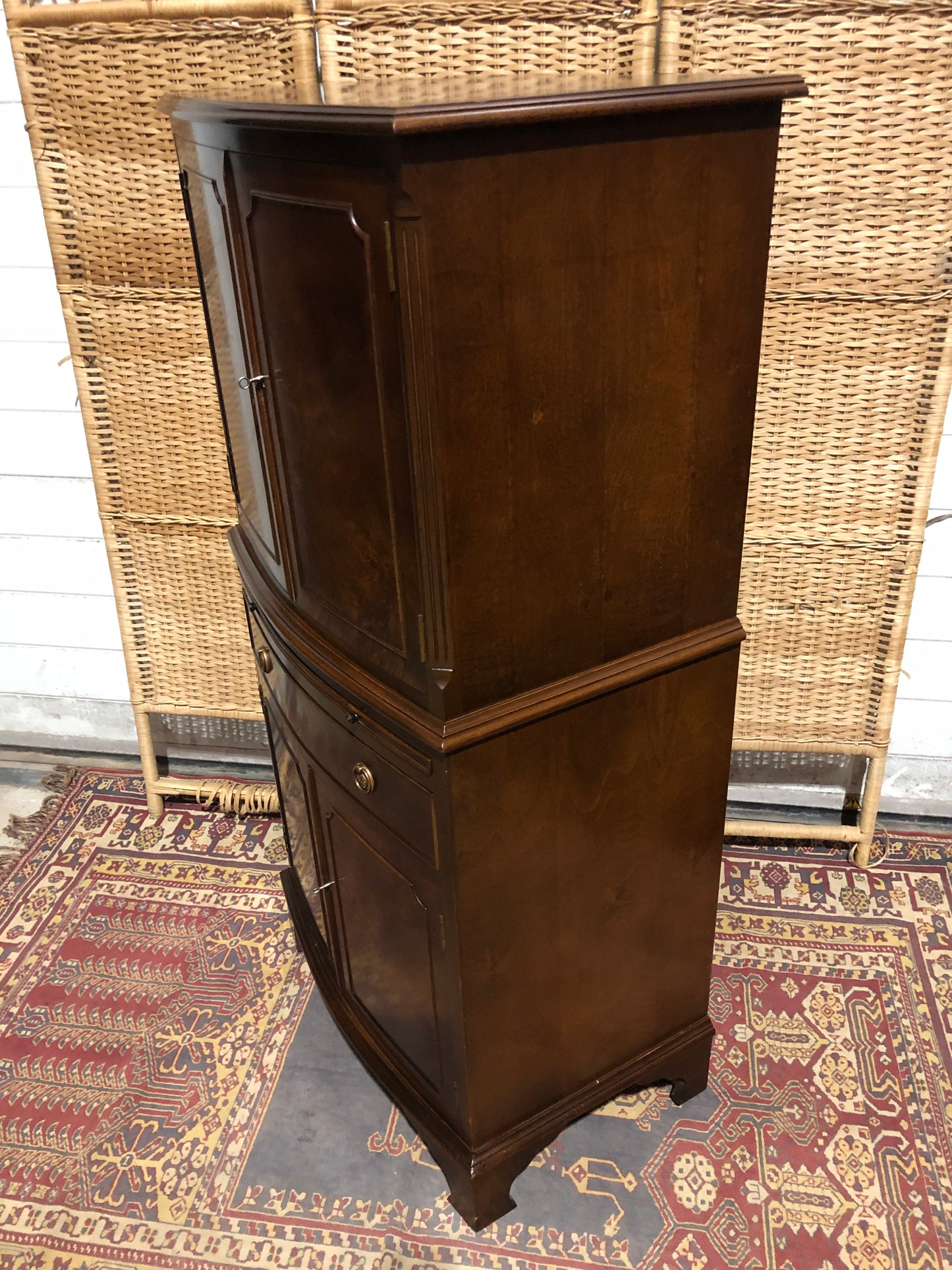 000538....Handsome Vintage Drinks Cabinet