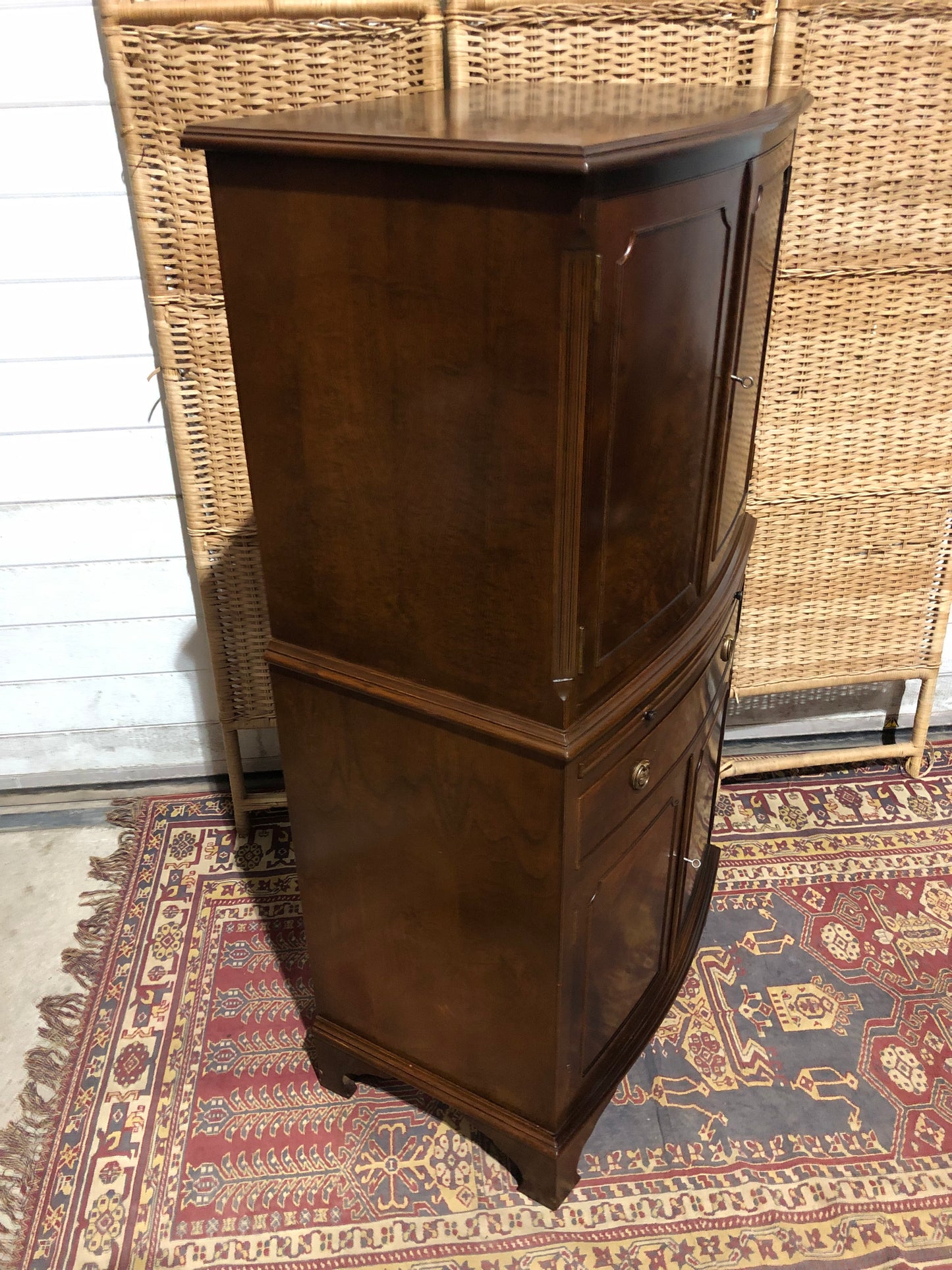 000538....Handsome Vintage Drinks Cabinet