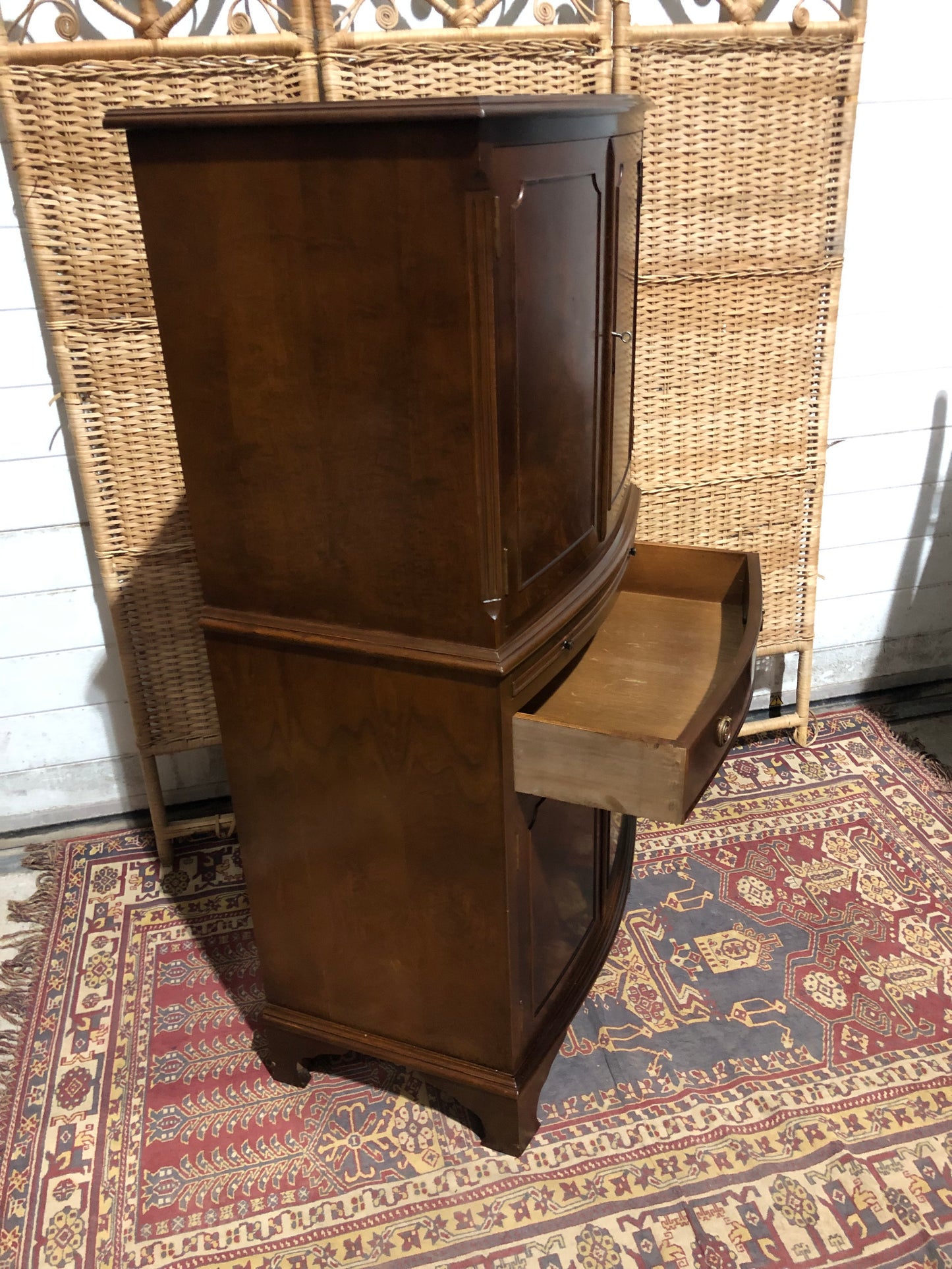 000538....Handsome Vintage Drinks Cabinet