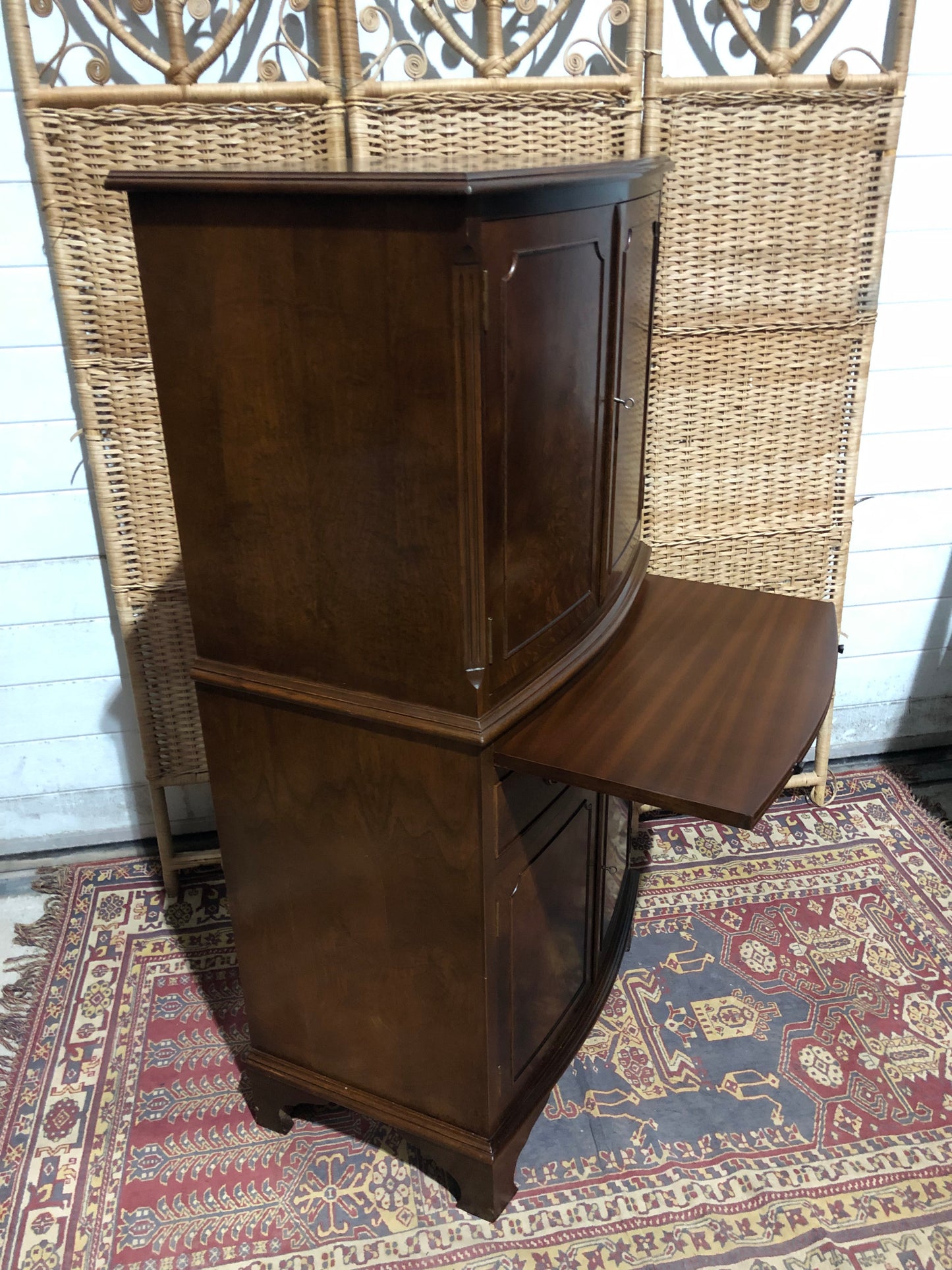 000538....Handsome Vintage Drinks Cabinet