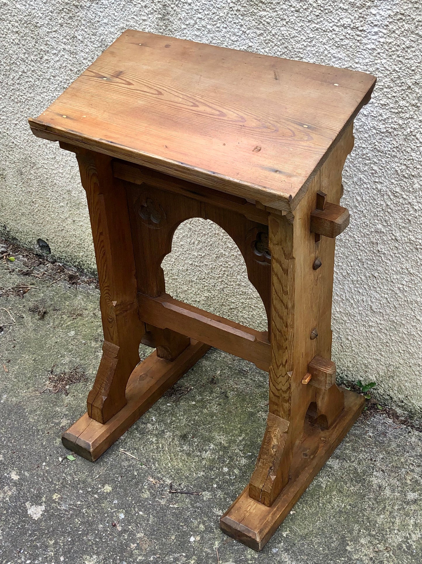 000530...Handsome Small Gothic Pine Lectern Or Book Stand