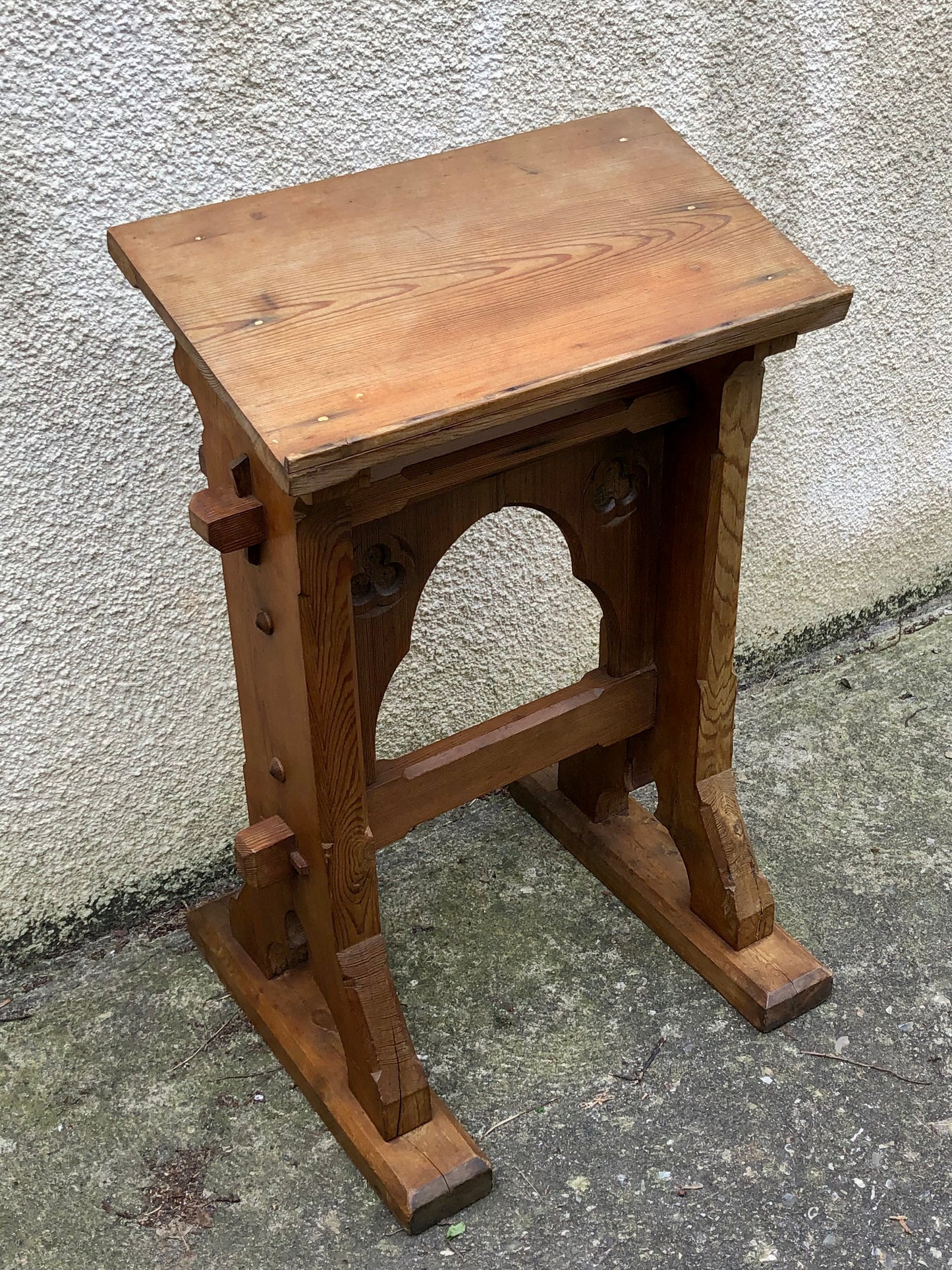 000530...Handsome Small Gothic Pine Lectern Or Book Stand