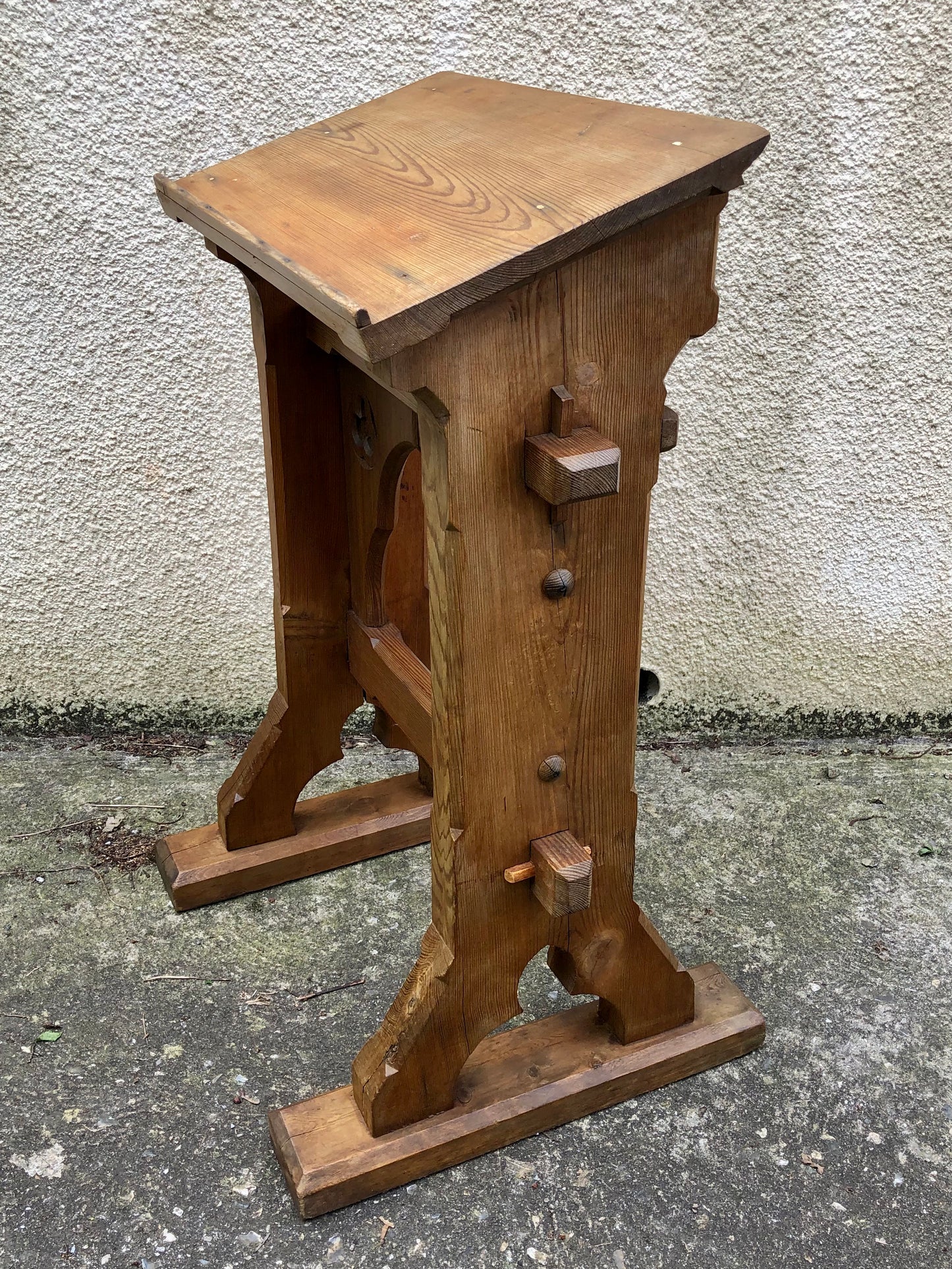 000530...Handsome Small Gothic Pine Lectern Or Book Stand