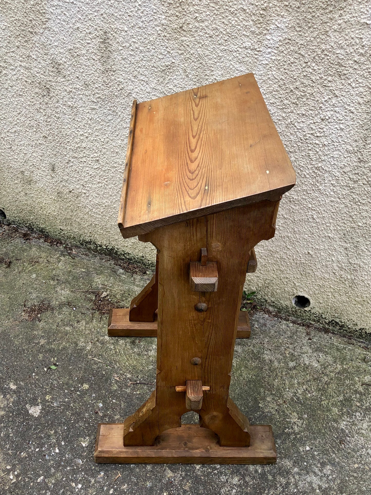 000530...Handsome Small Gothic Pine Lectern Or Book Stand
