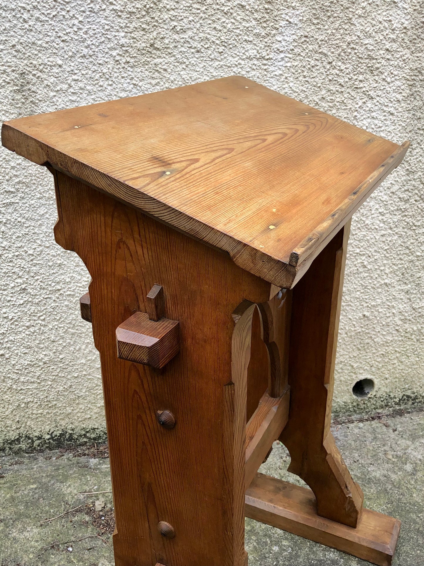 000530...Handsome Small Gothic Pine Lectern Or Book Stand