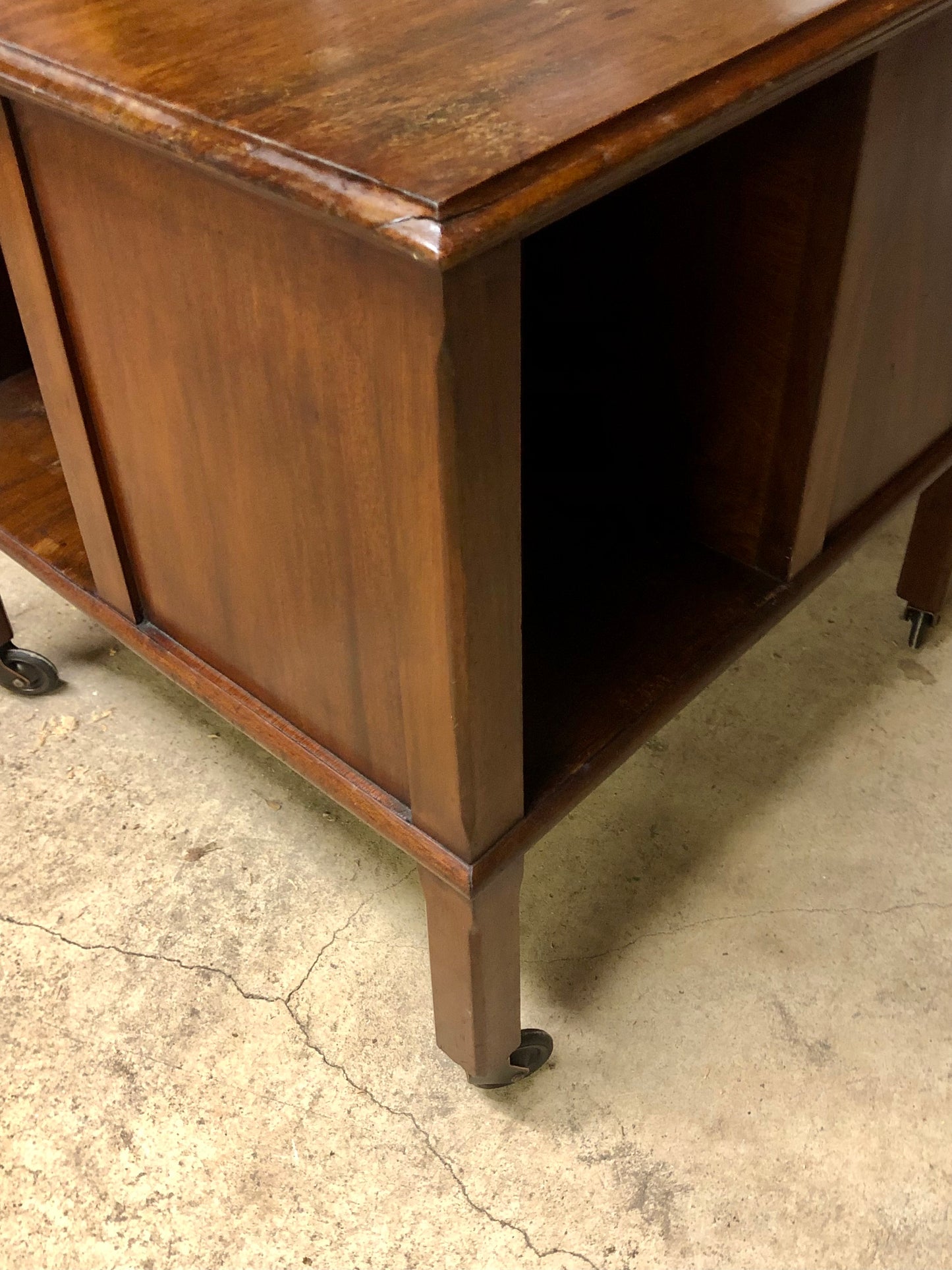 000525....Handsome Vintage Mahogany Coffee Table Bookcase