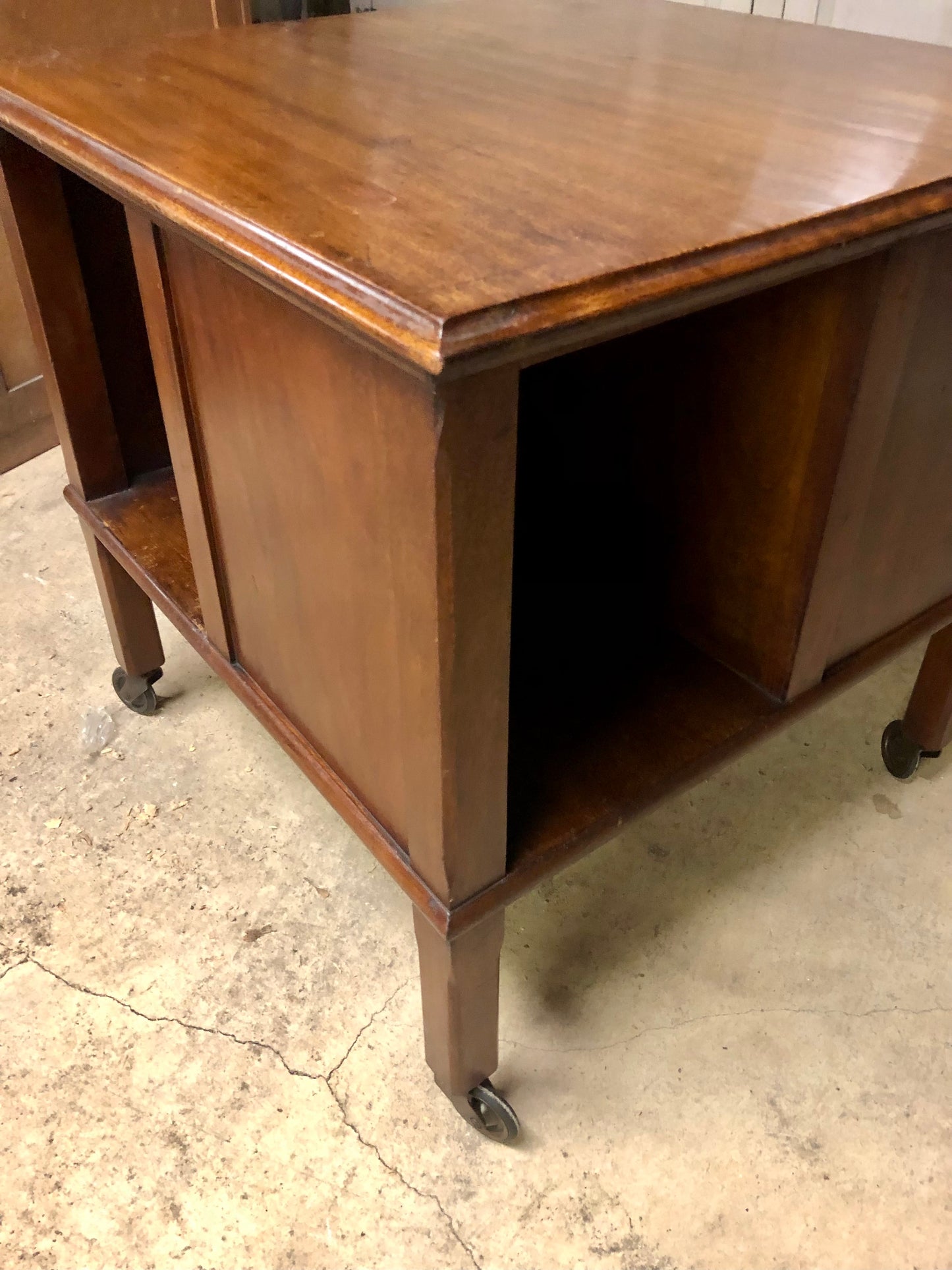 000525....Handsome Vintage Mahogany Coffee Table Bookcase