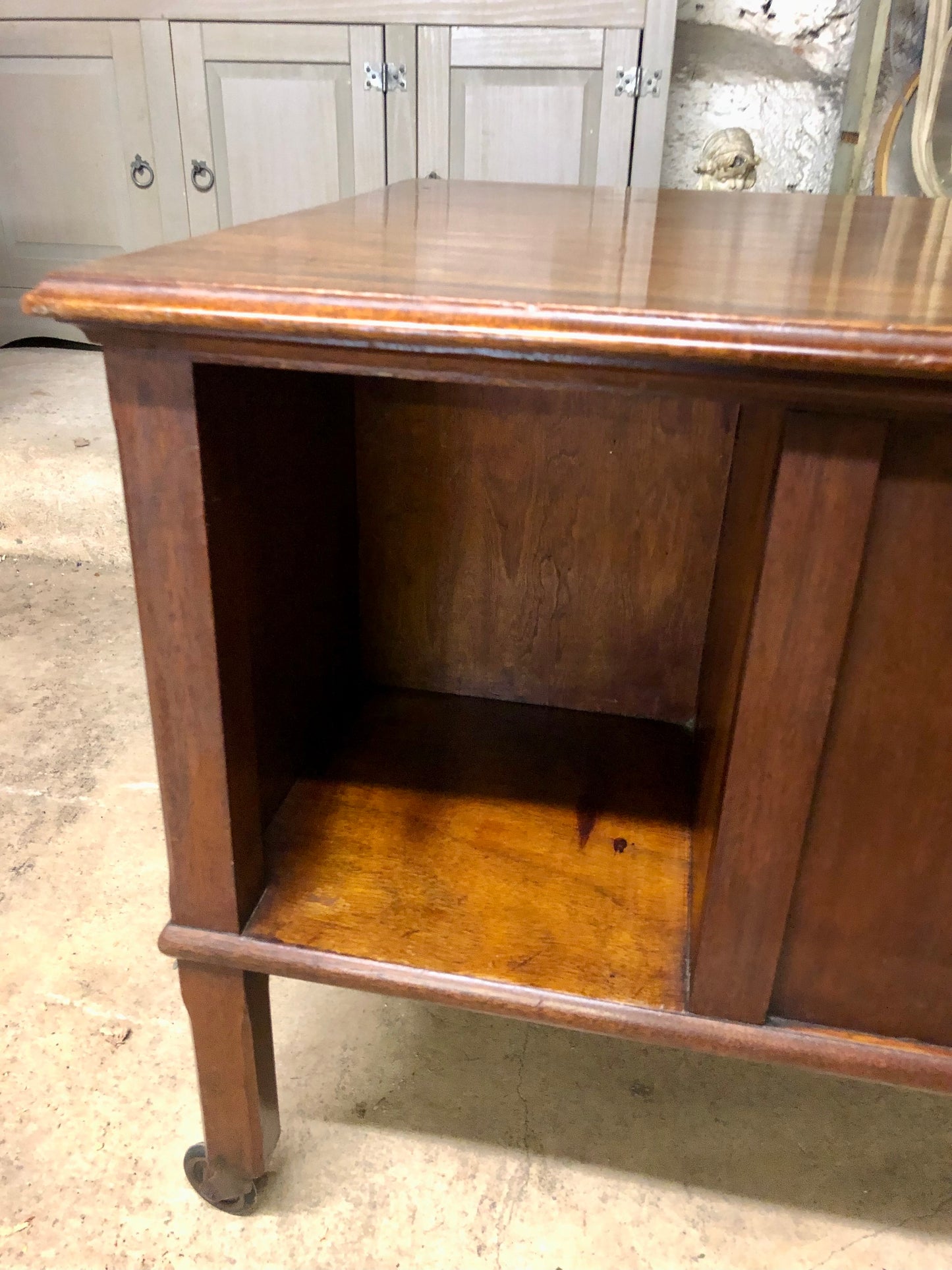 000525....Handsome Vintage Mahogany Coffee Table Bookcase