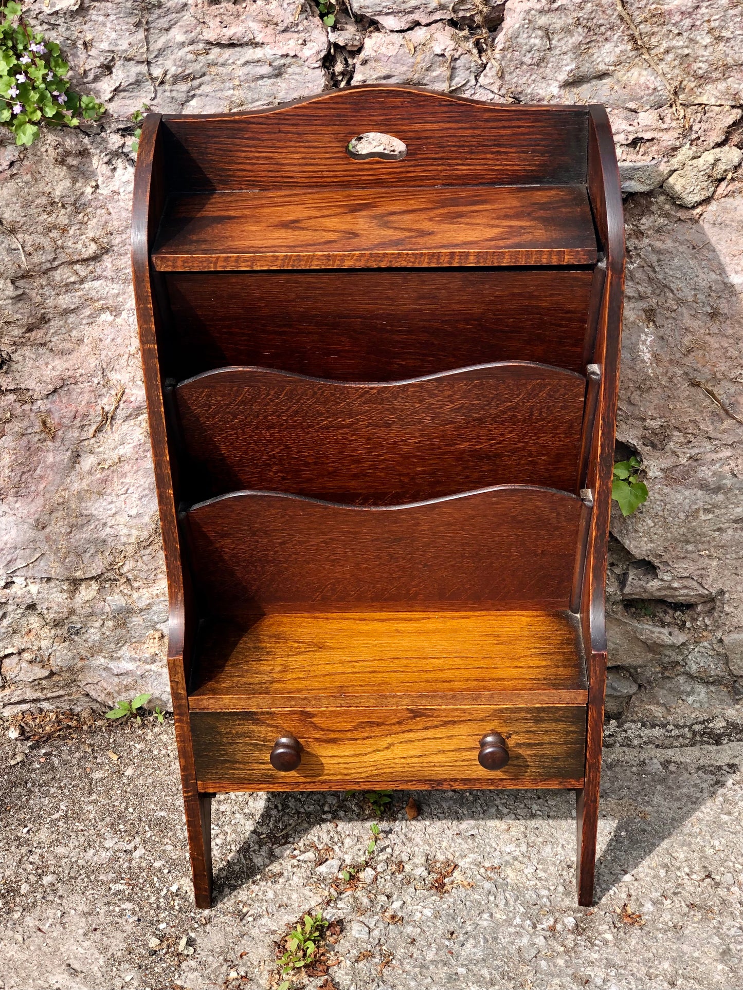 000522....Handsome Vintage Magazine Rack