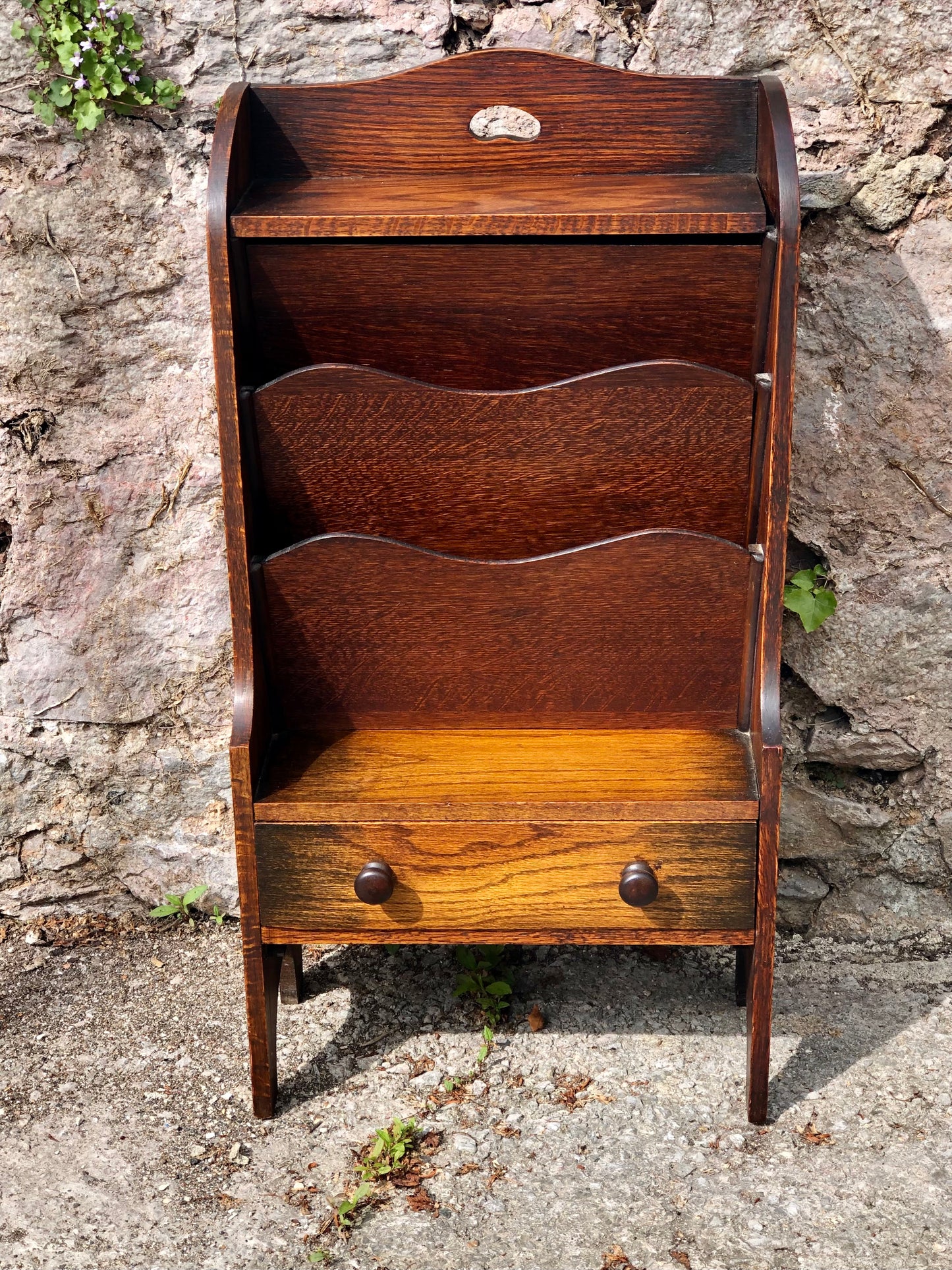 000522....Handsome Vintage Magazine Rack