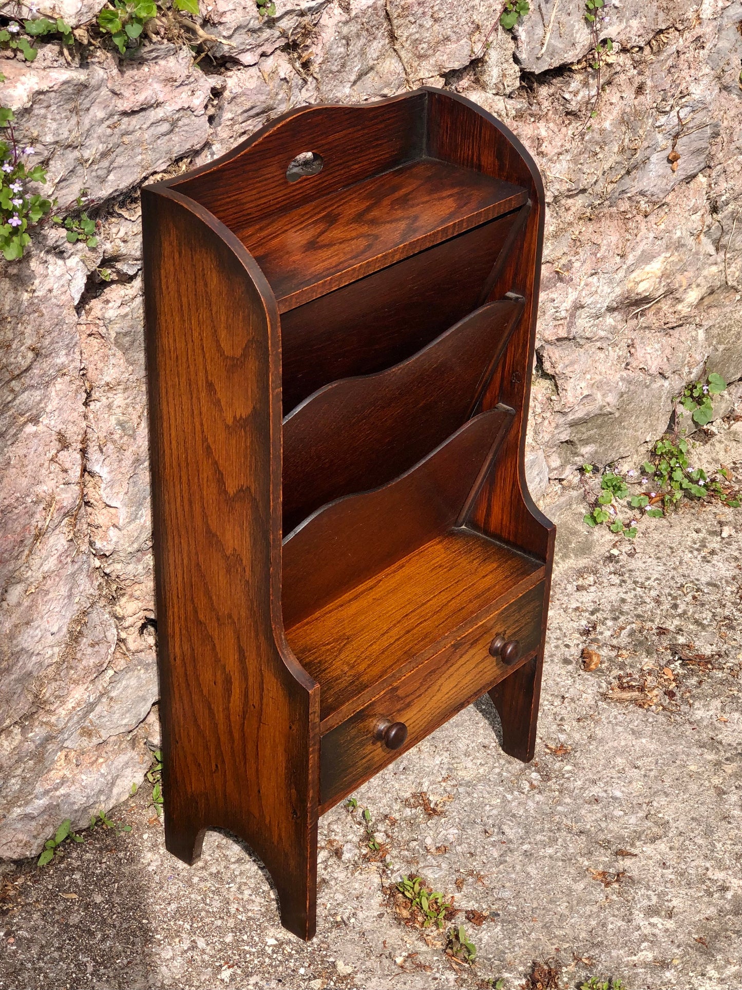 000522....Handsome Vintage Magazine Rack